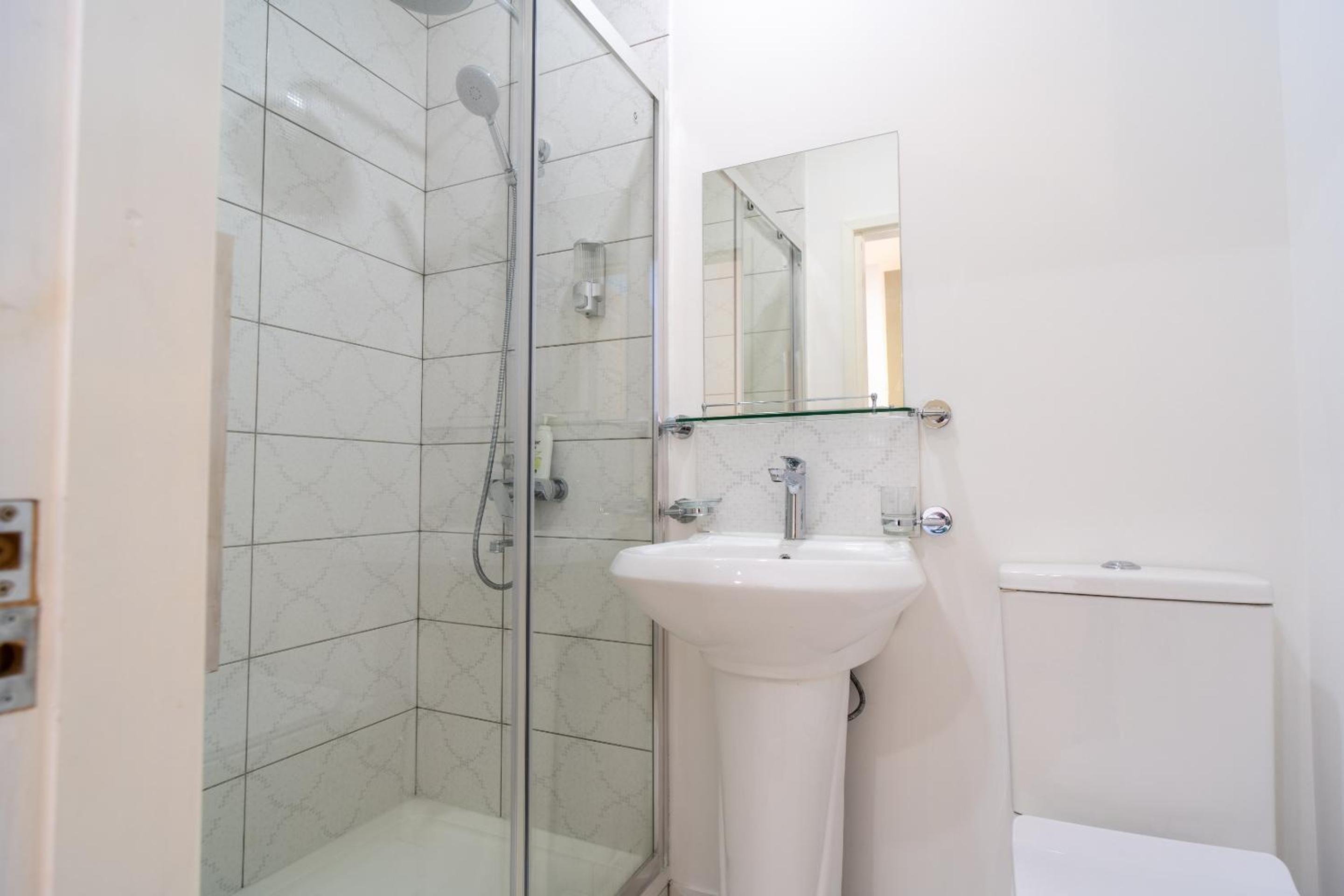 Standard Double Room - Photo 5