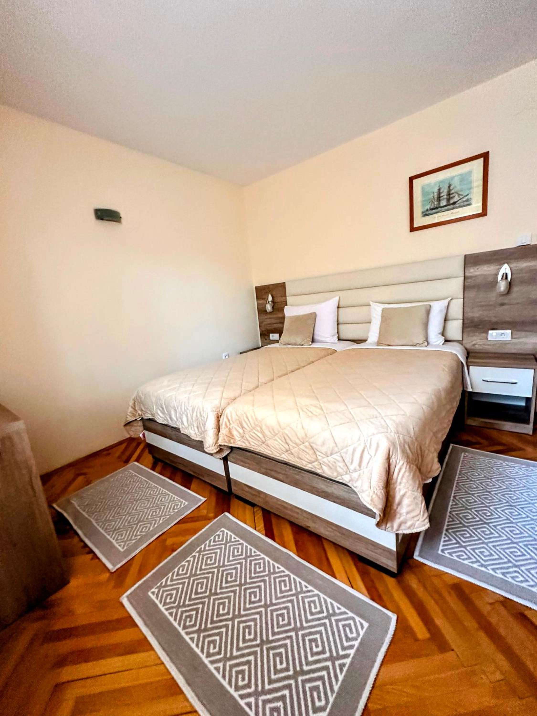 One-Bedroom Apartment - Photo 3