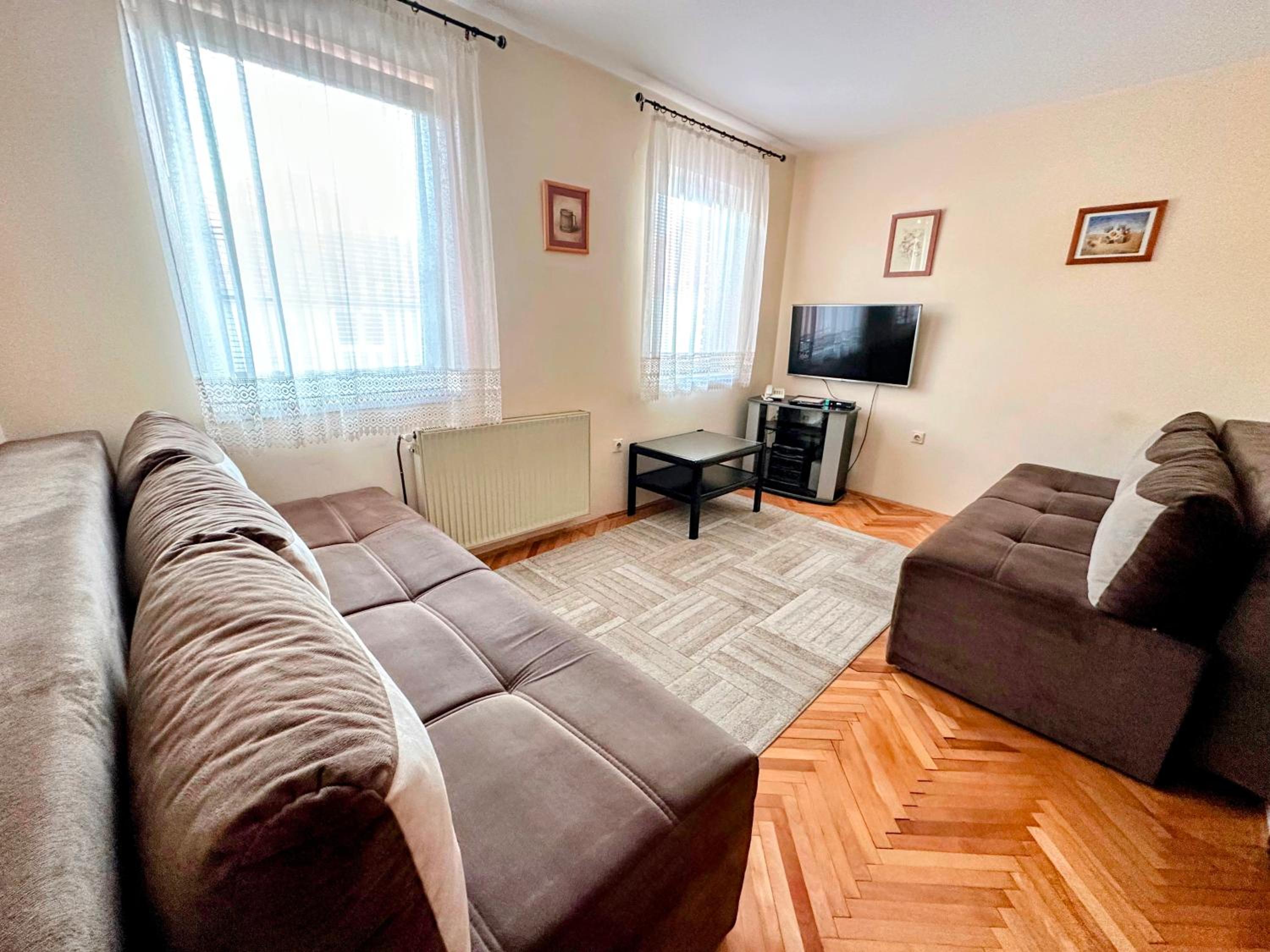 One-Bedroom Apartment - Photo 1