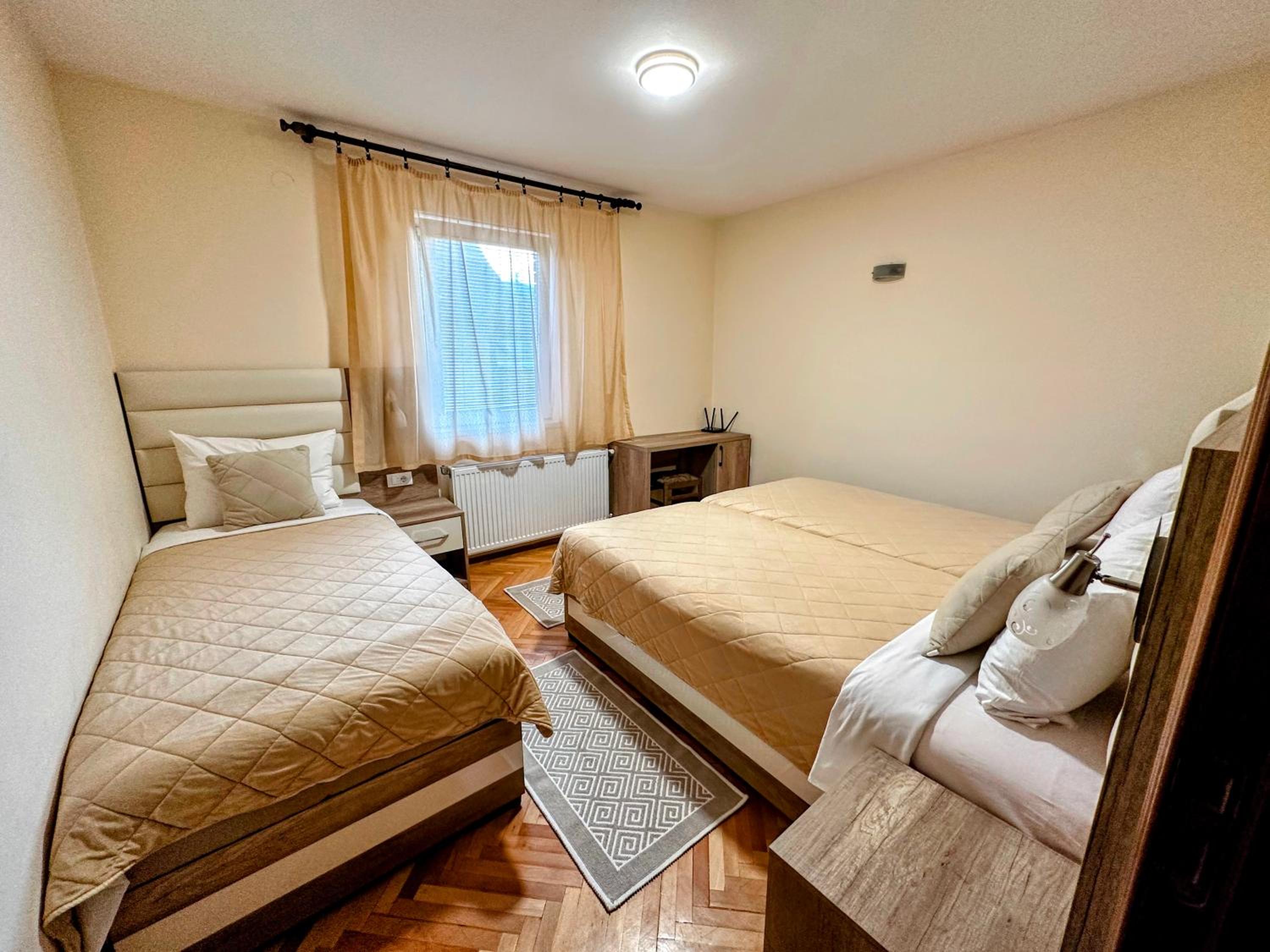 One-Bedroom Apartment - Photo 2