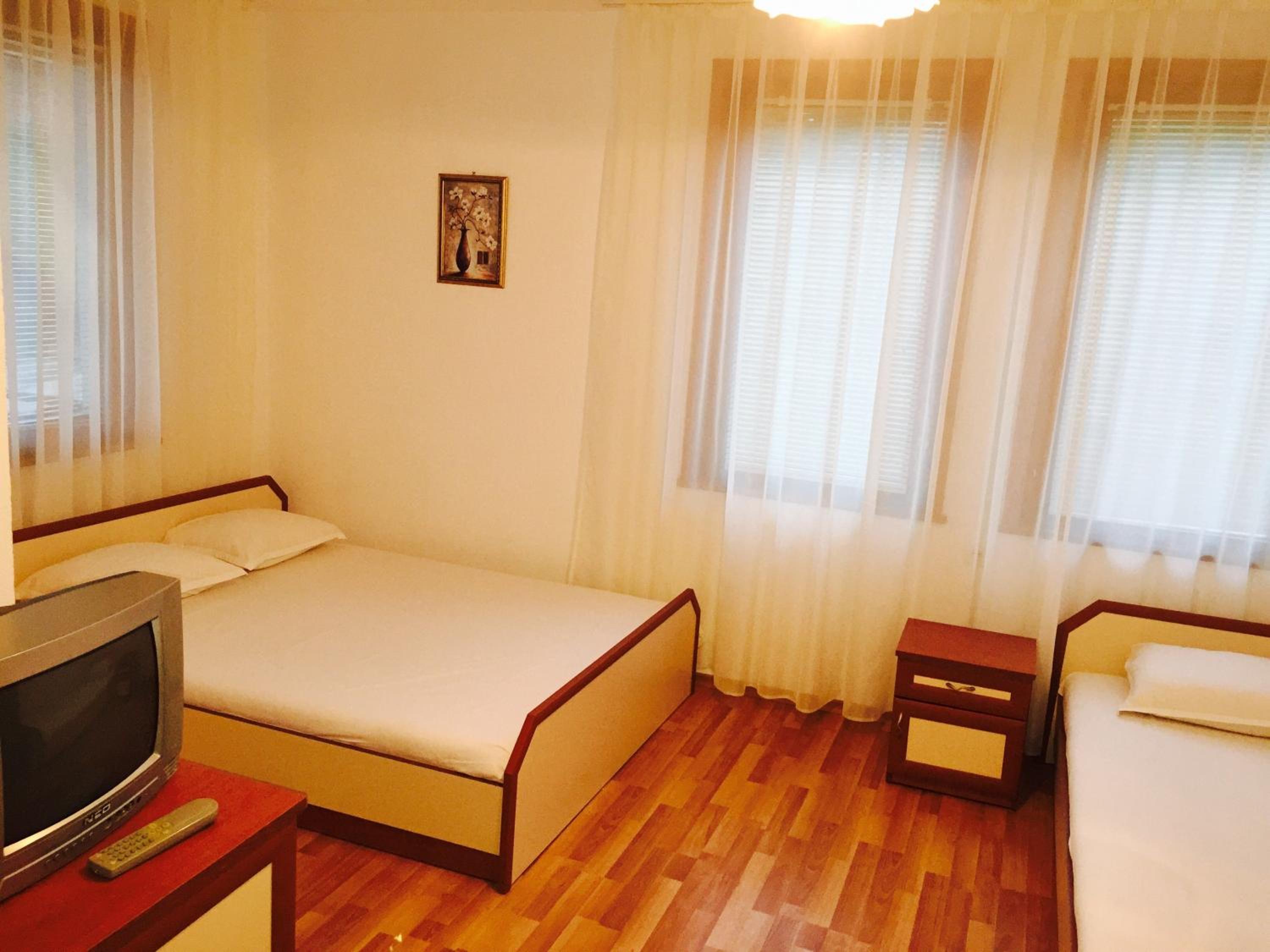 Quadruple Room With Private Bathroom photo 3