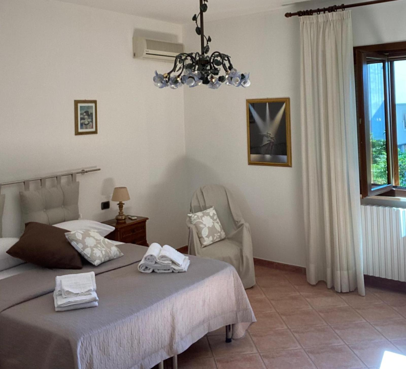 Double Room With Private External Bathroom photo 1