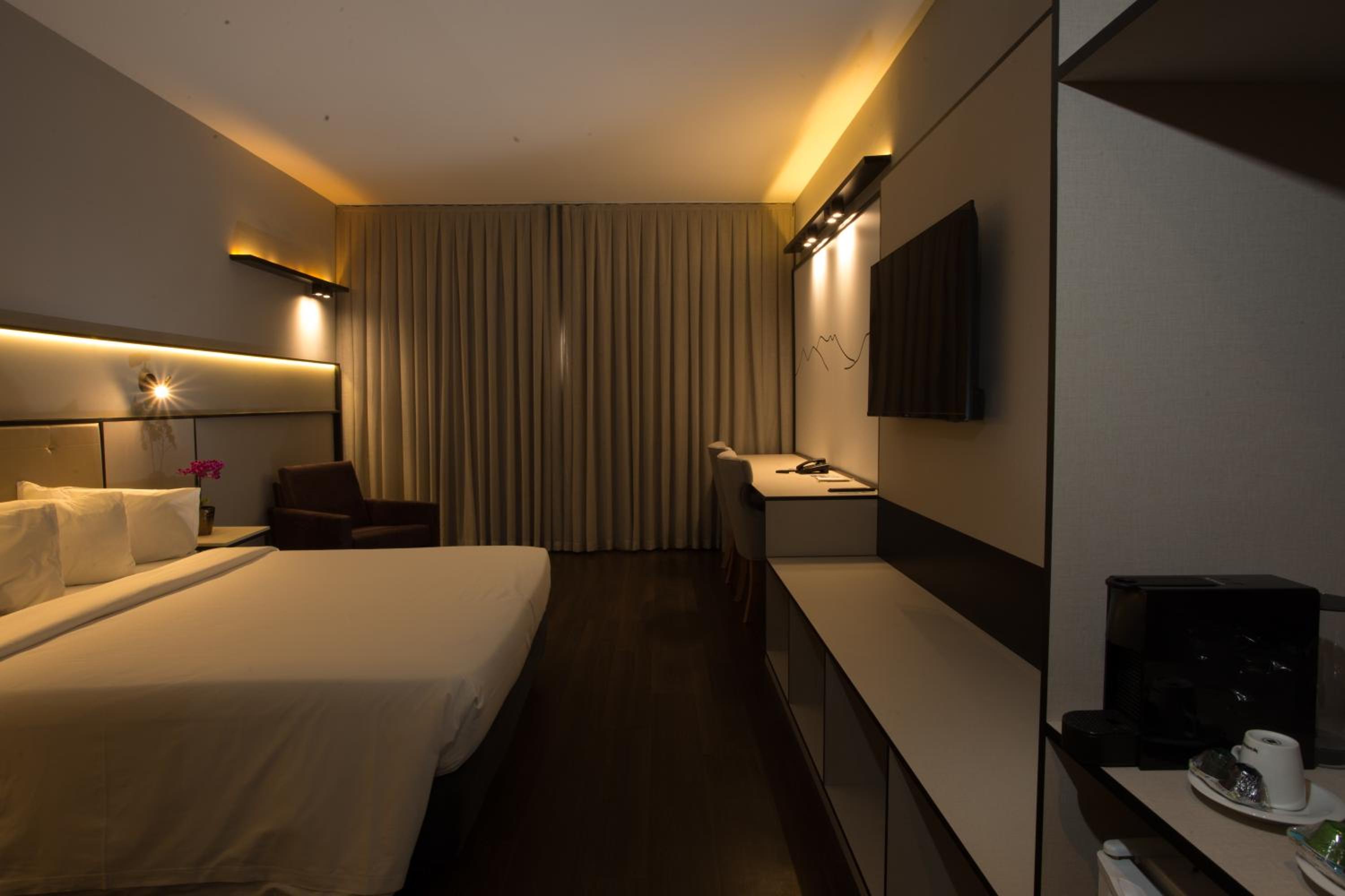 Suite with Lake View photo 3
