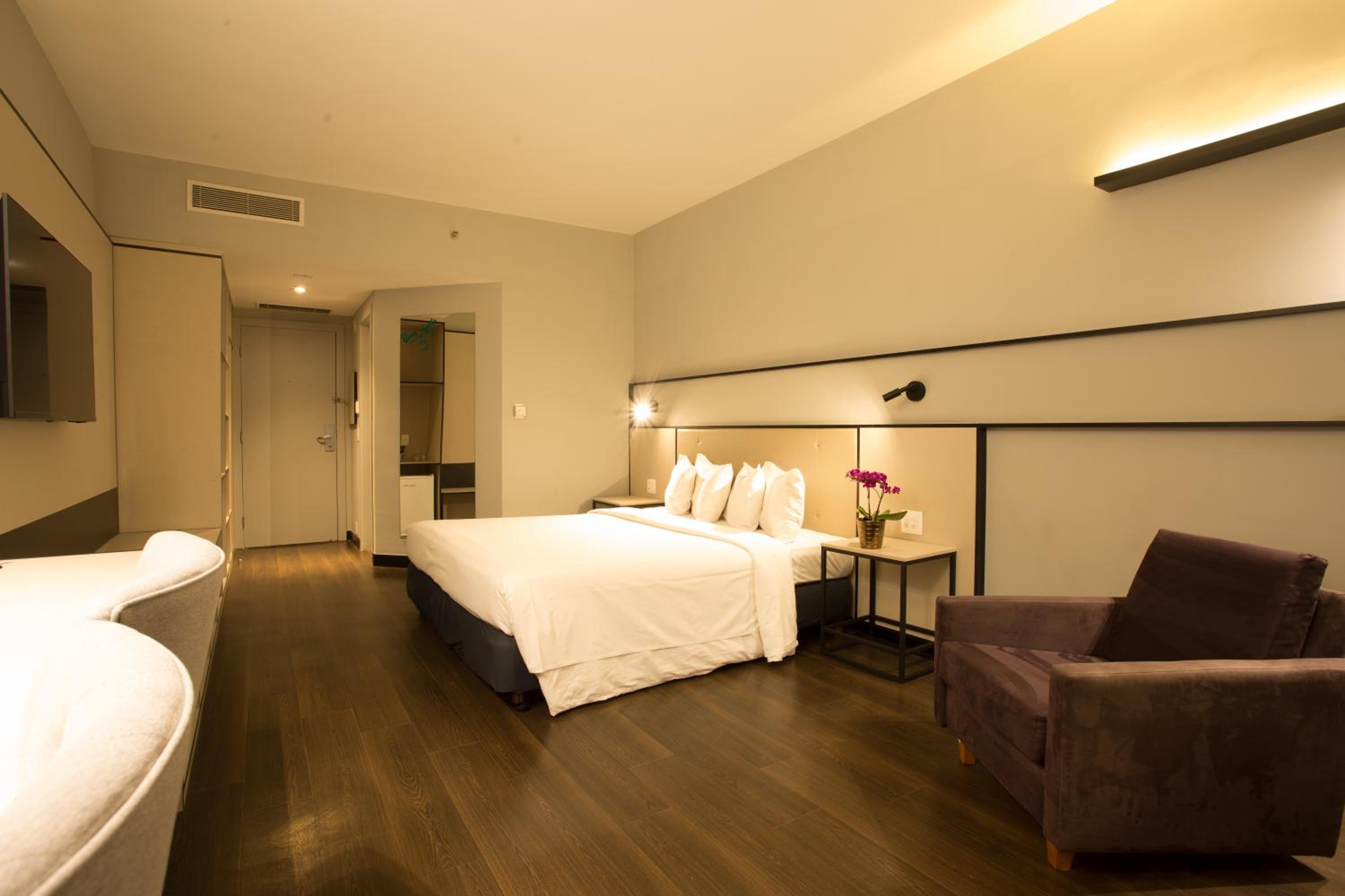 Suite with Lake View