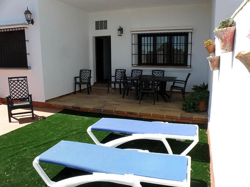 Three-Bedroom House photo 2