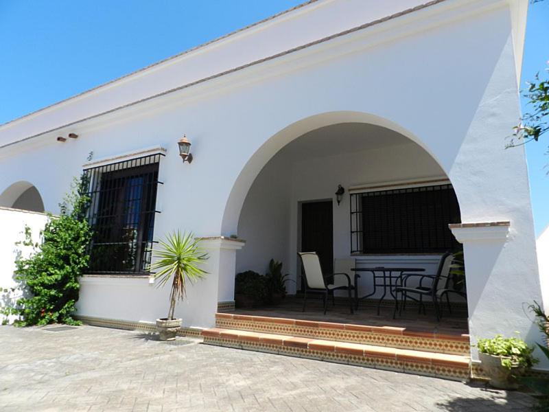 Three-Bedroom House photo 3