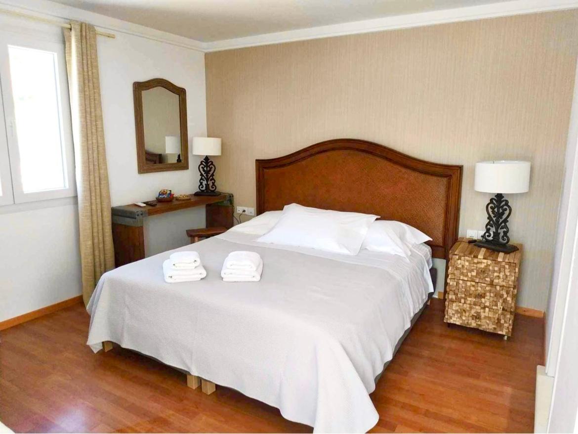 Deluxe Double Room (2 Adults + 1 Child)