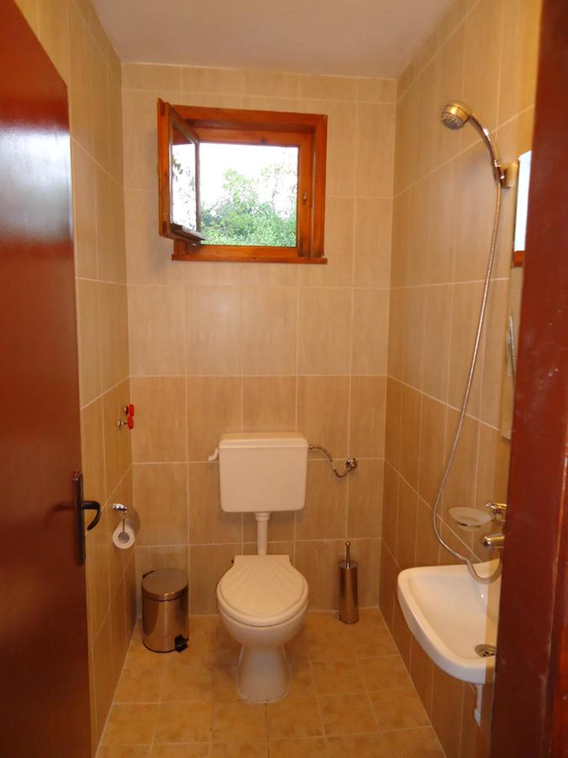 Twin Room With Private External Bathroom photo 2