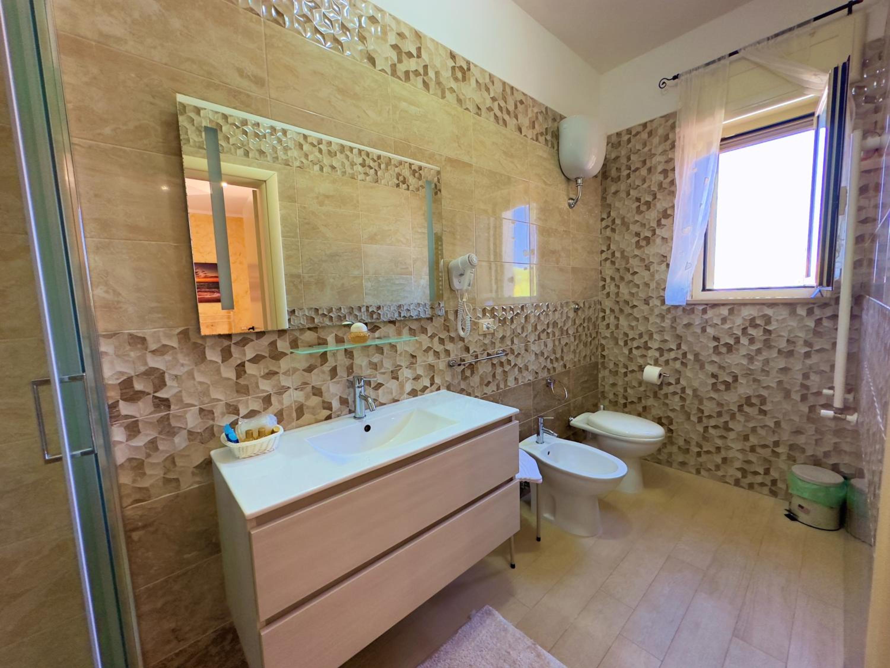 Luxury Triple Room - Photo 2