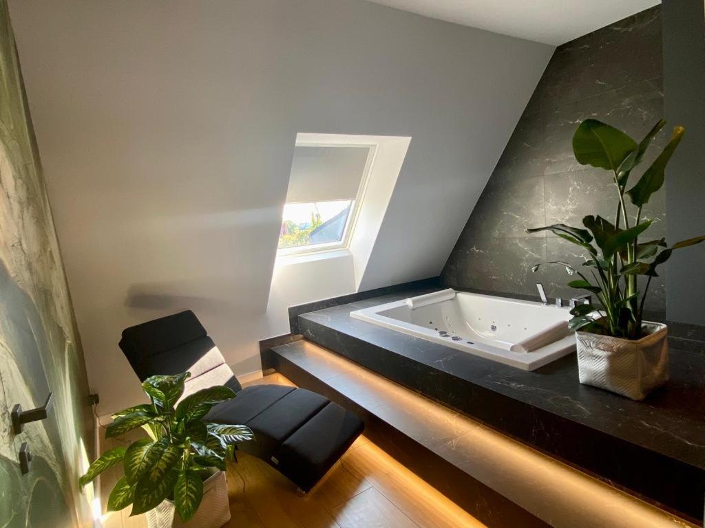 Deluxe Suite with Spa Bath photo 1