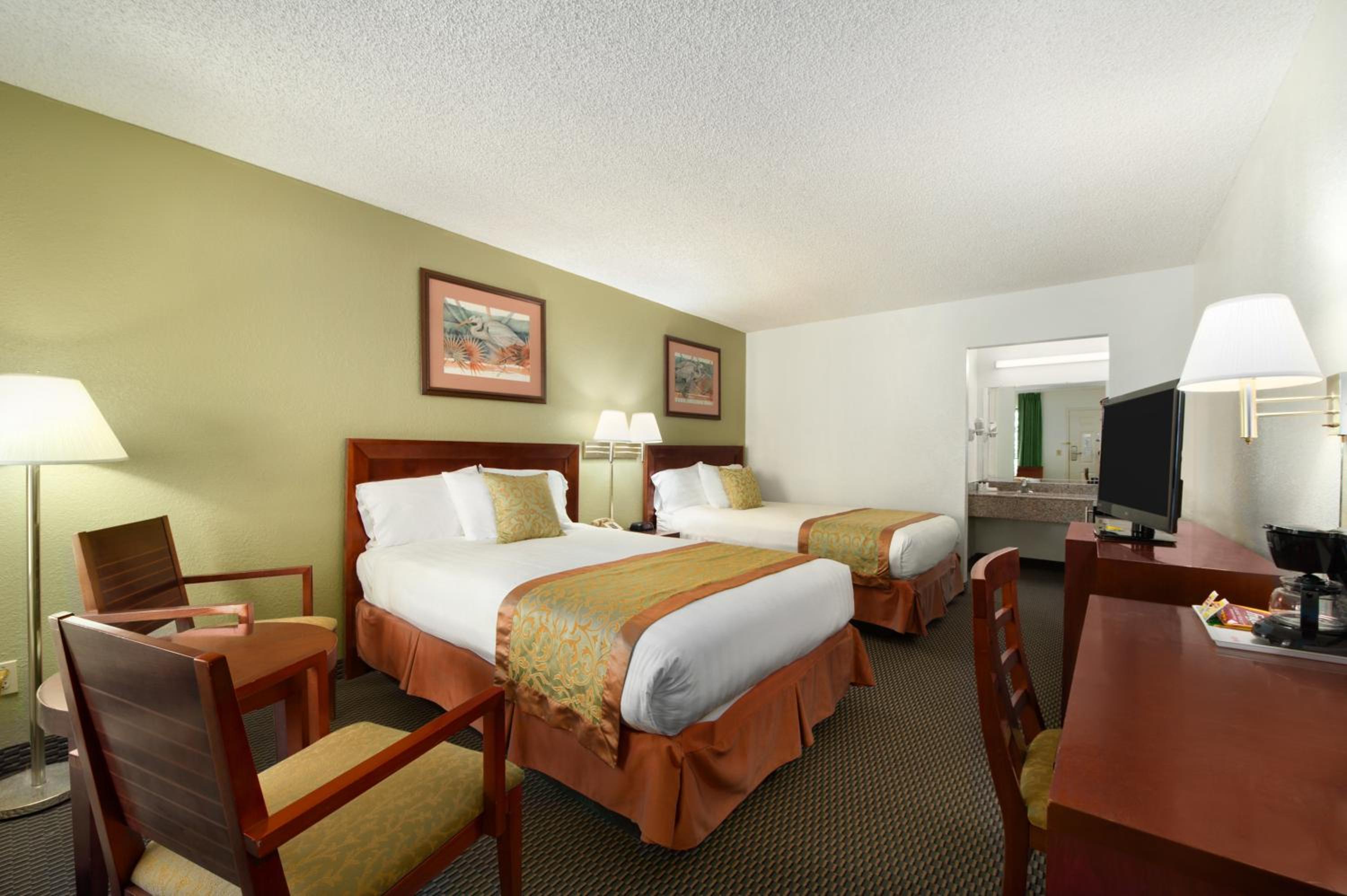 Standard Room with Two Double Beds - Non Smoking - Photo 6