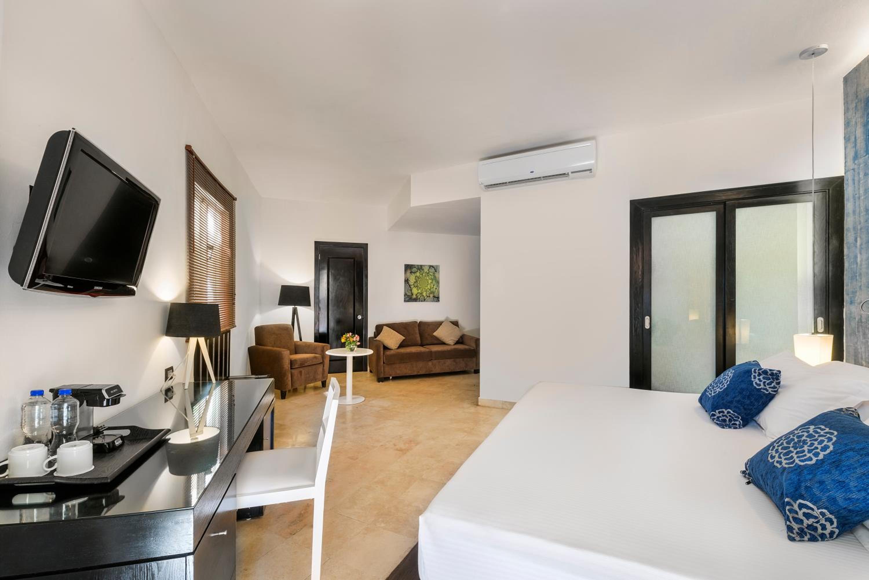 Deluxe Room - Photo 4