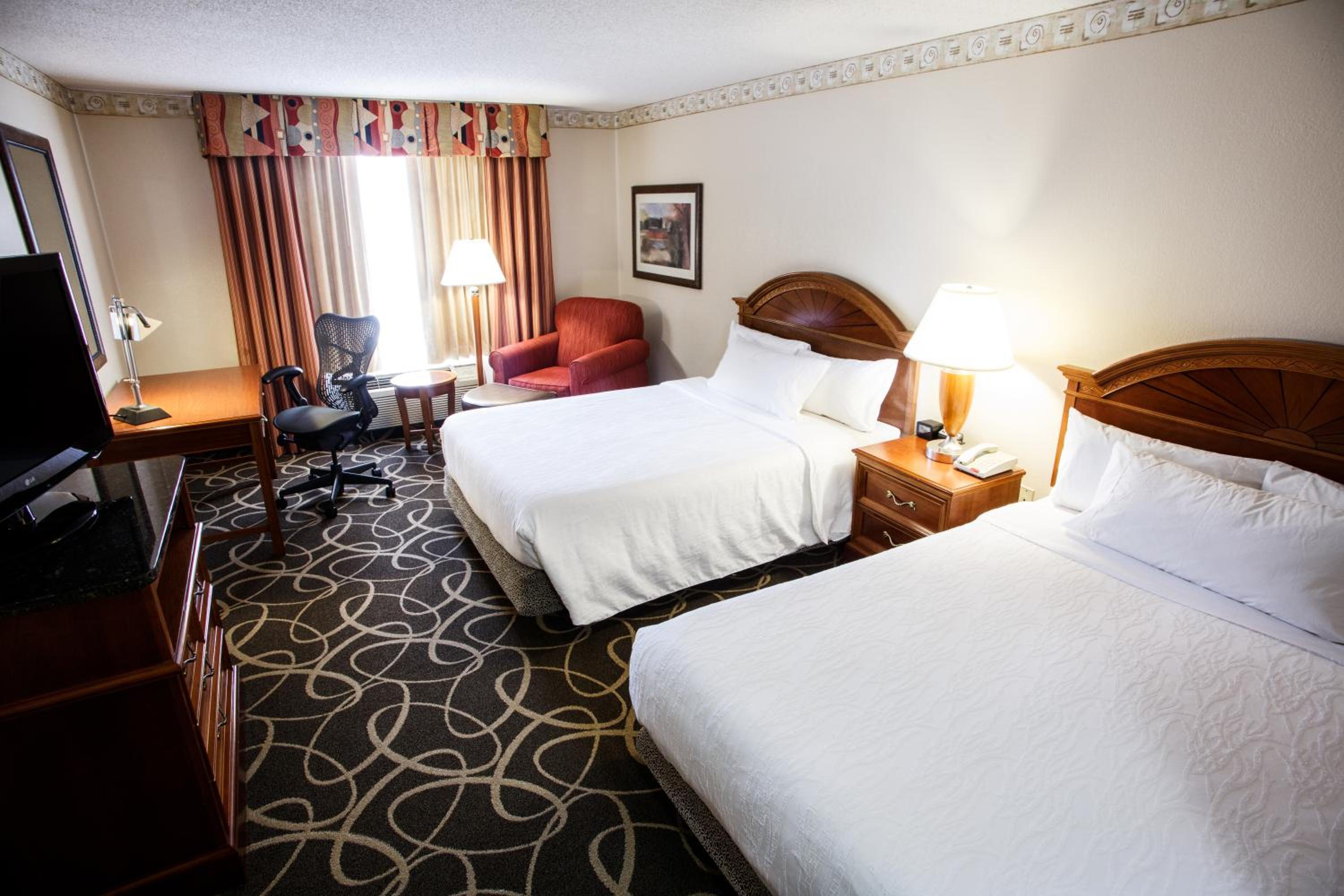 Queen Room with Two Queen Beds - Photo 3
