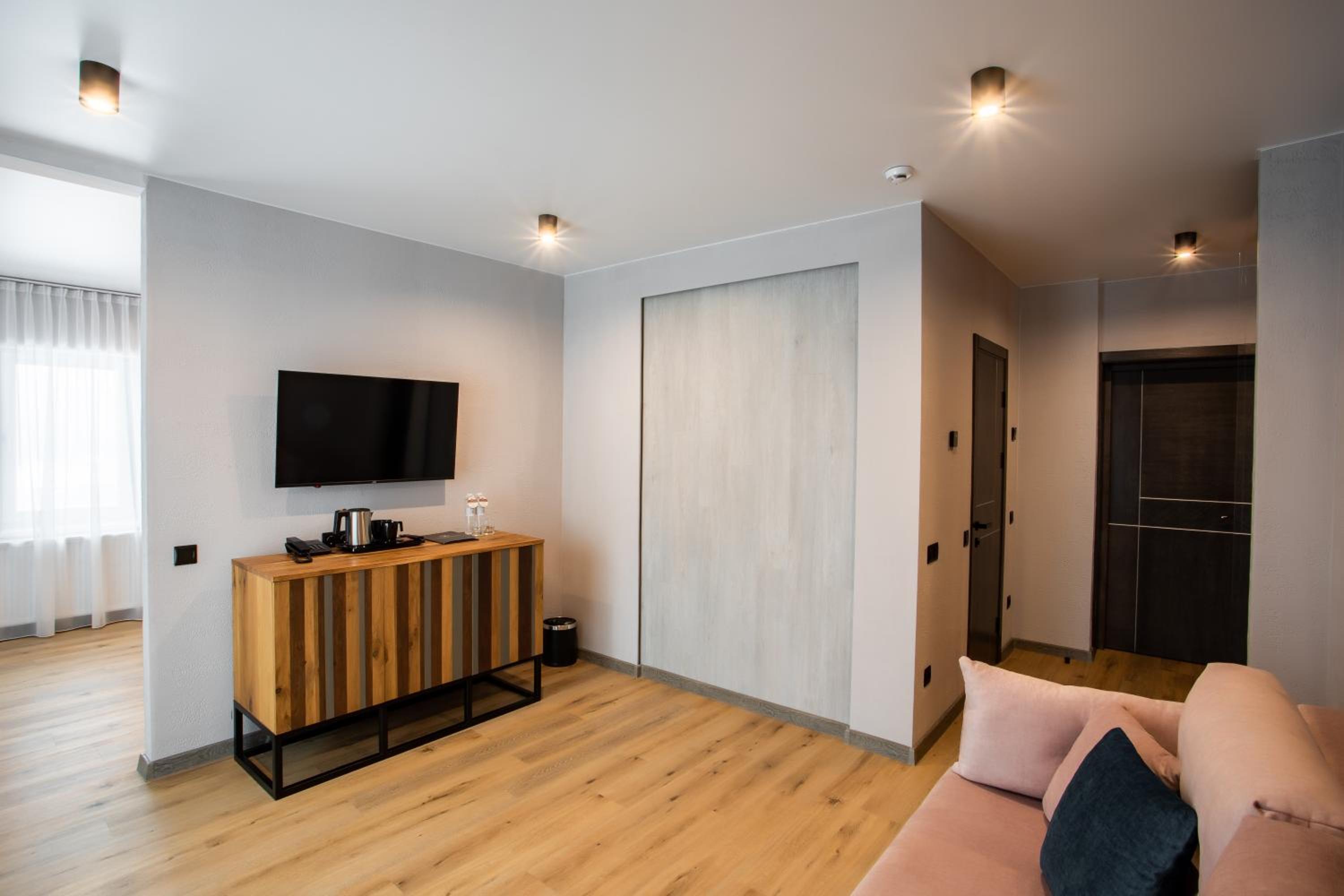 Deluxe Family Room