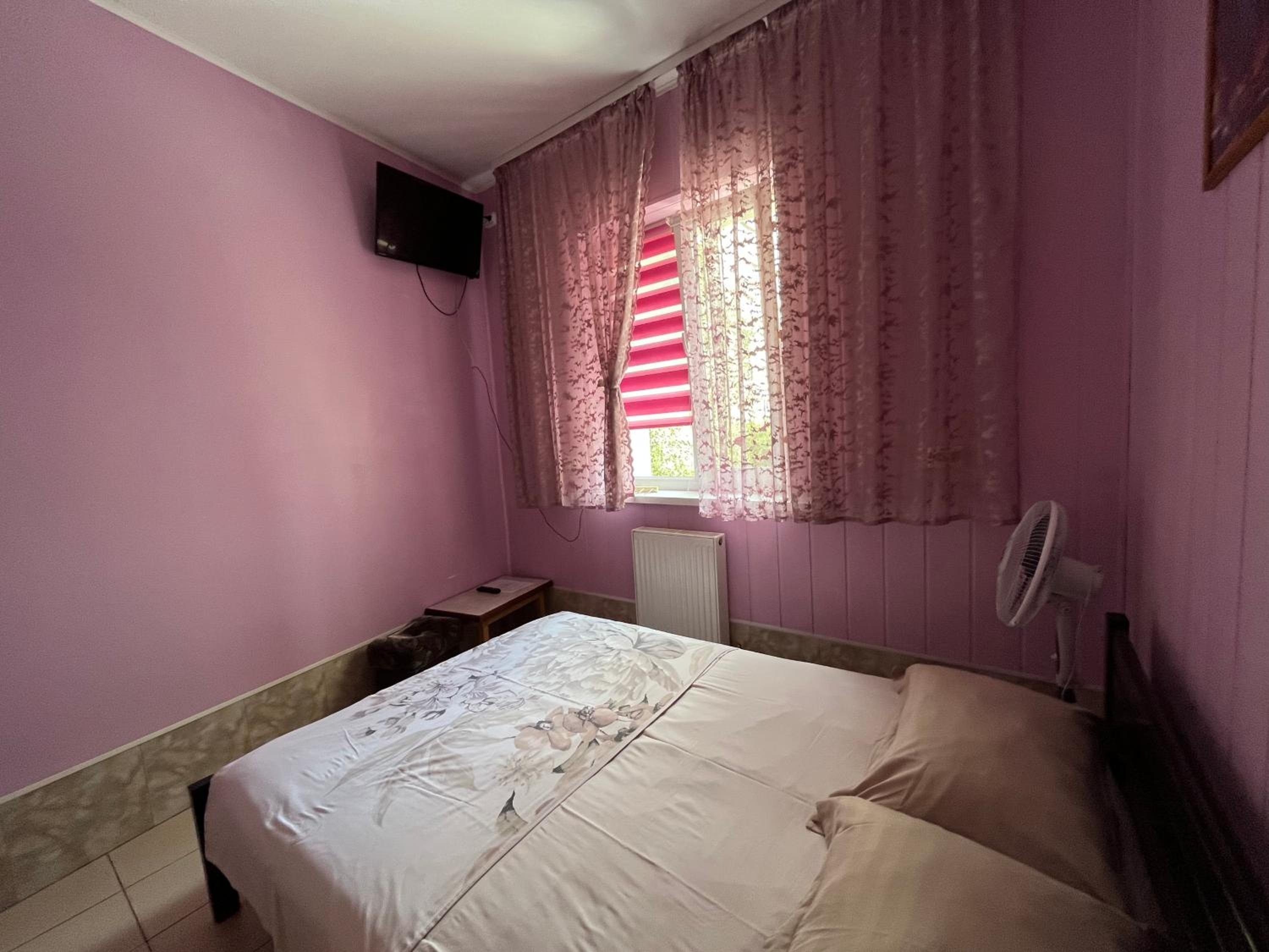 Budget Double Room photo 2