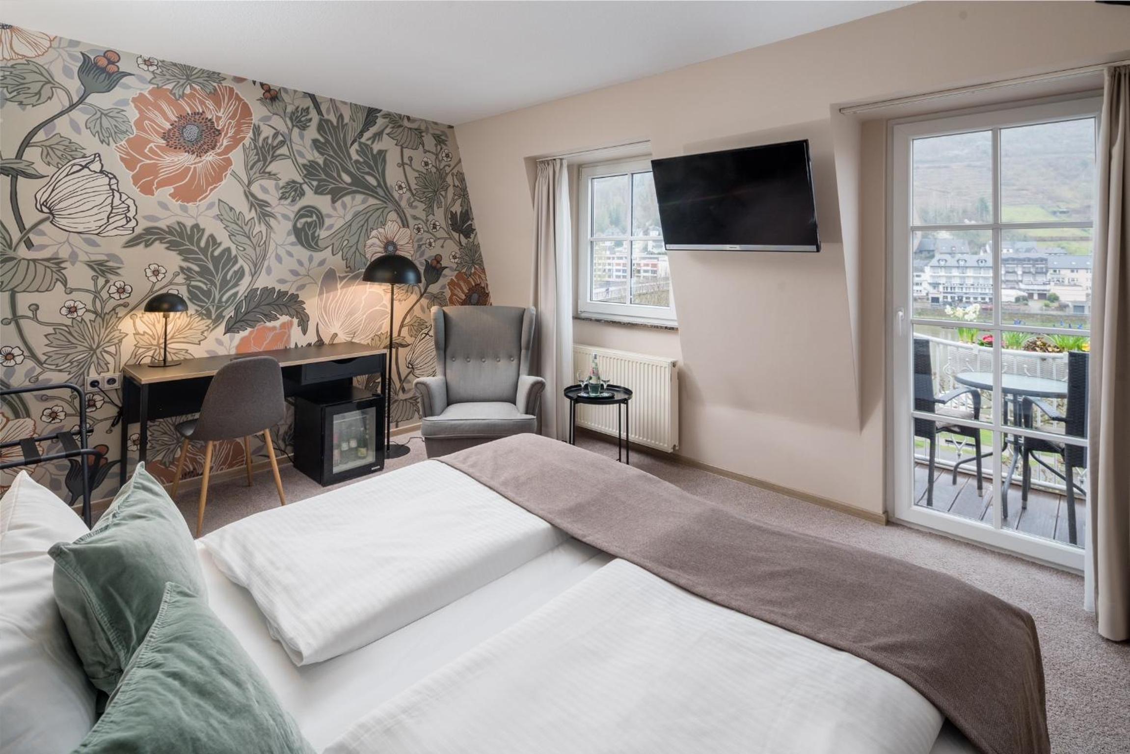 Classic Double Room with Balcony photo 3
