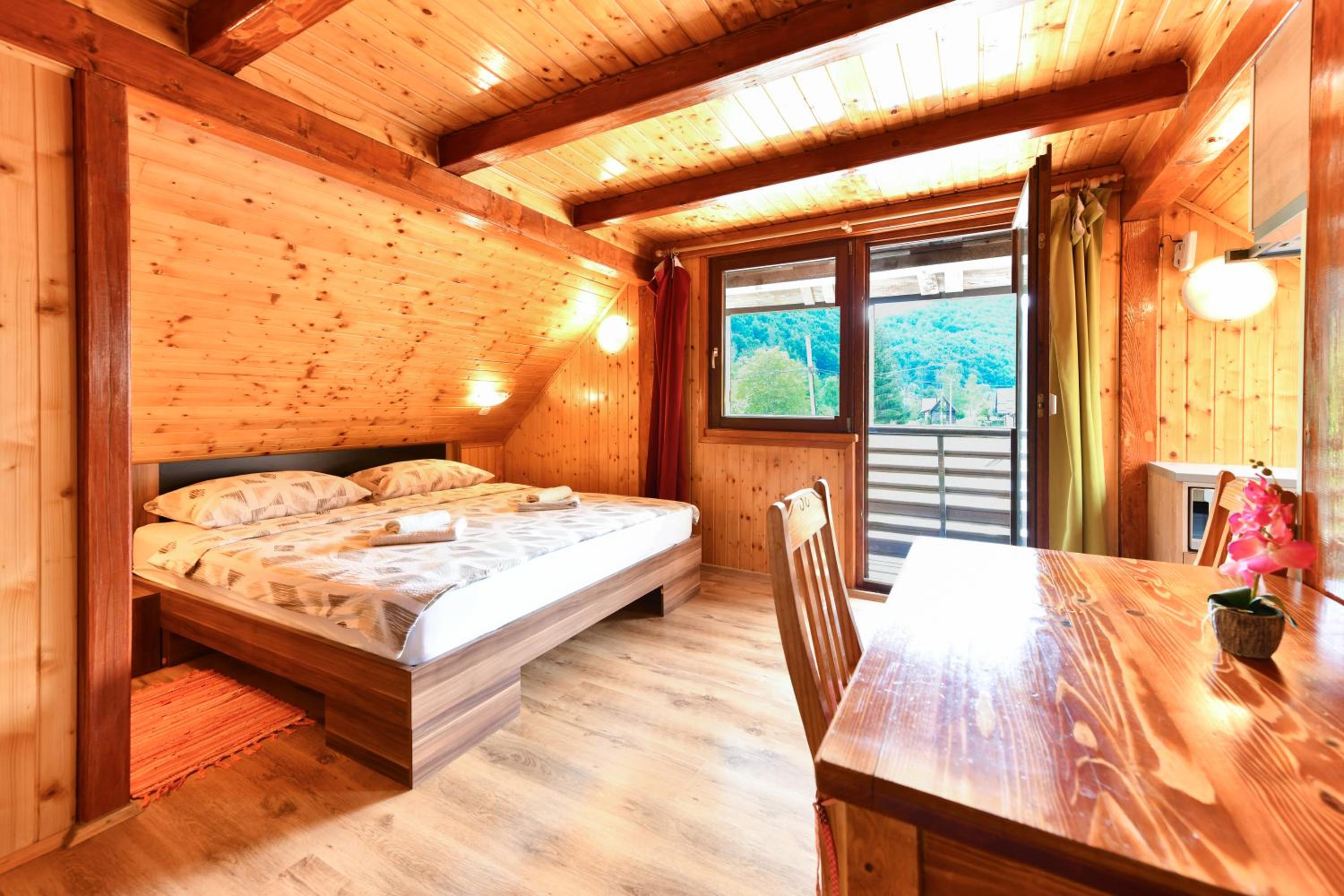 Studio with Balcony - Photo 6