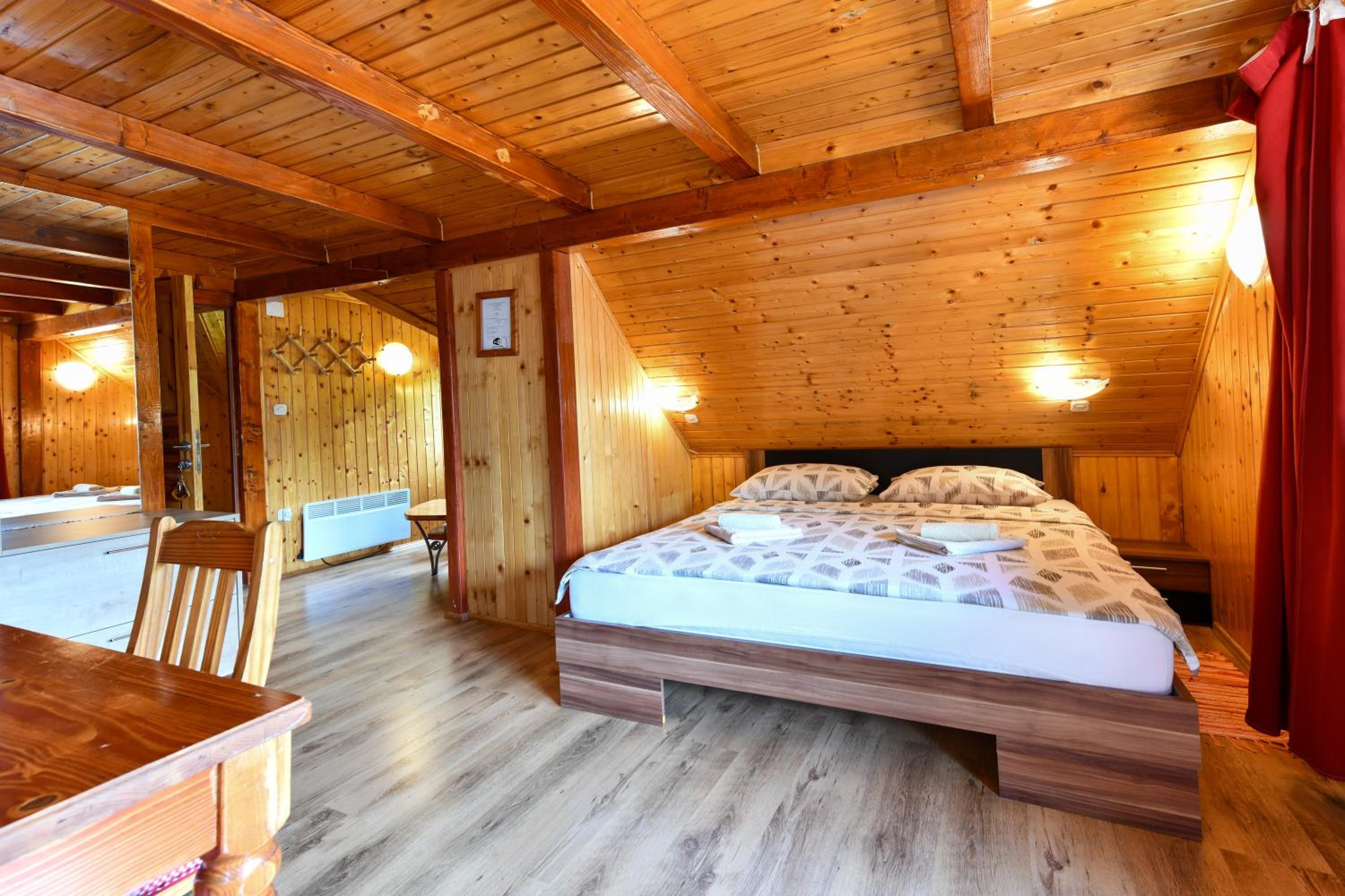 Studio with Balcony - Photo 12