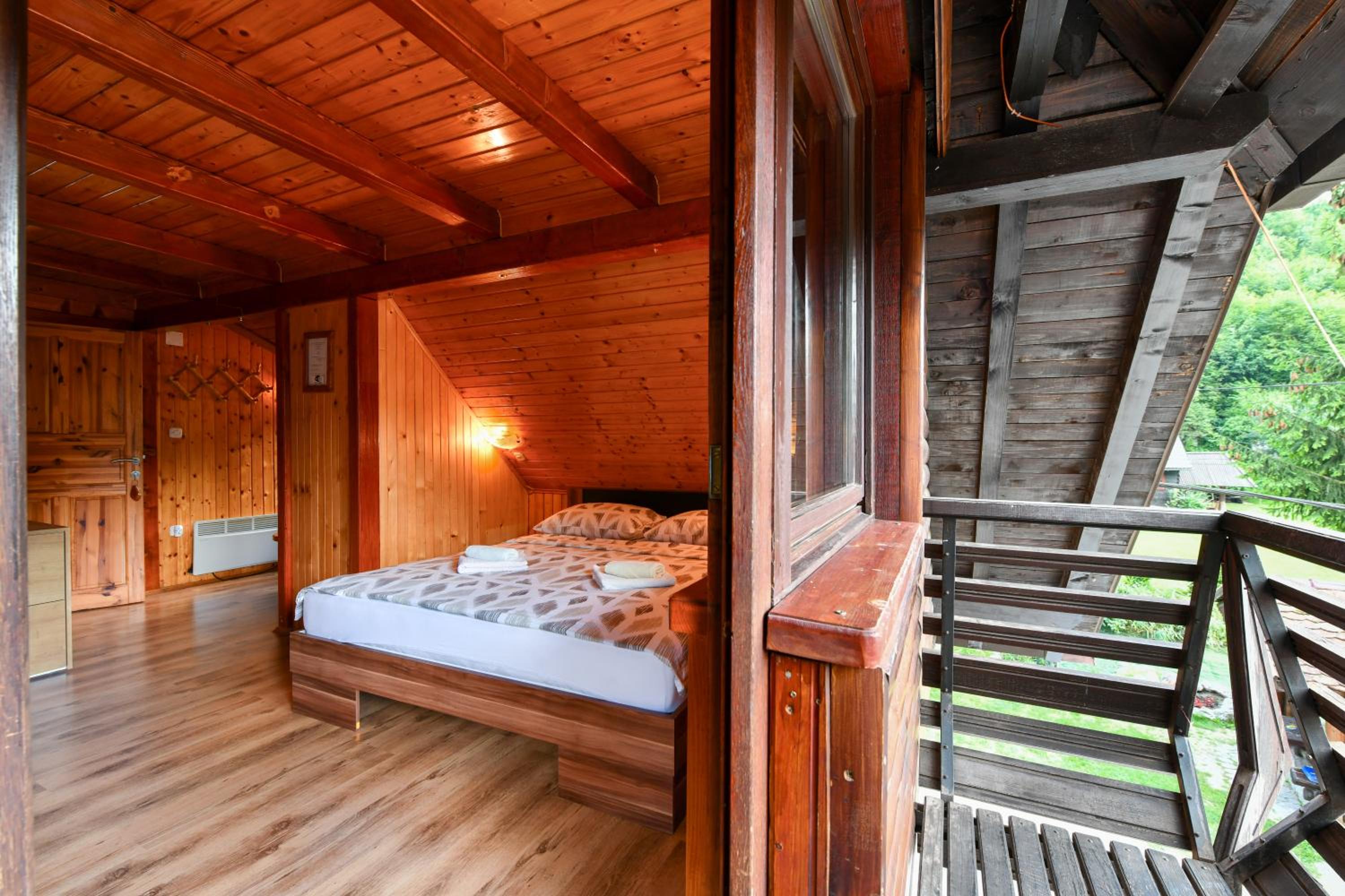 Studio with Balcony - Photo 9