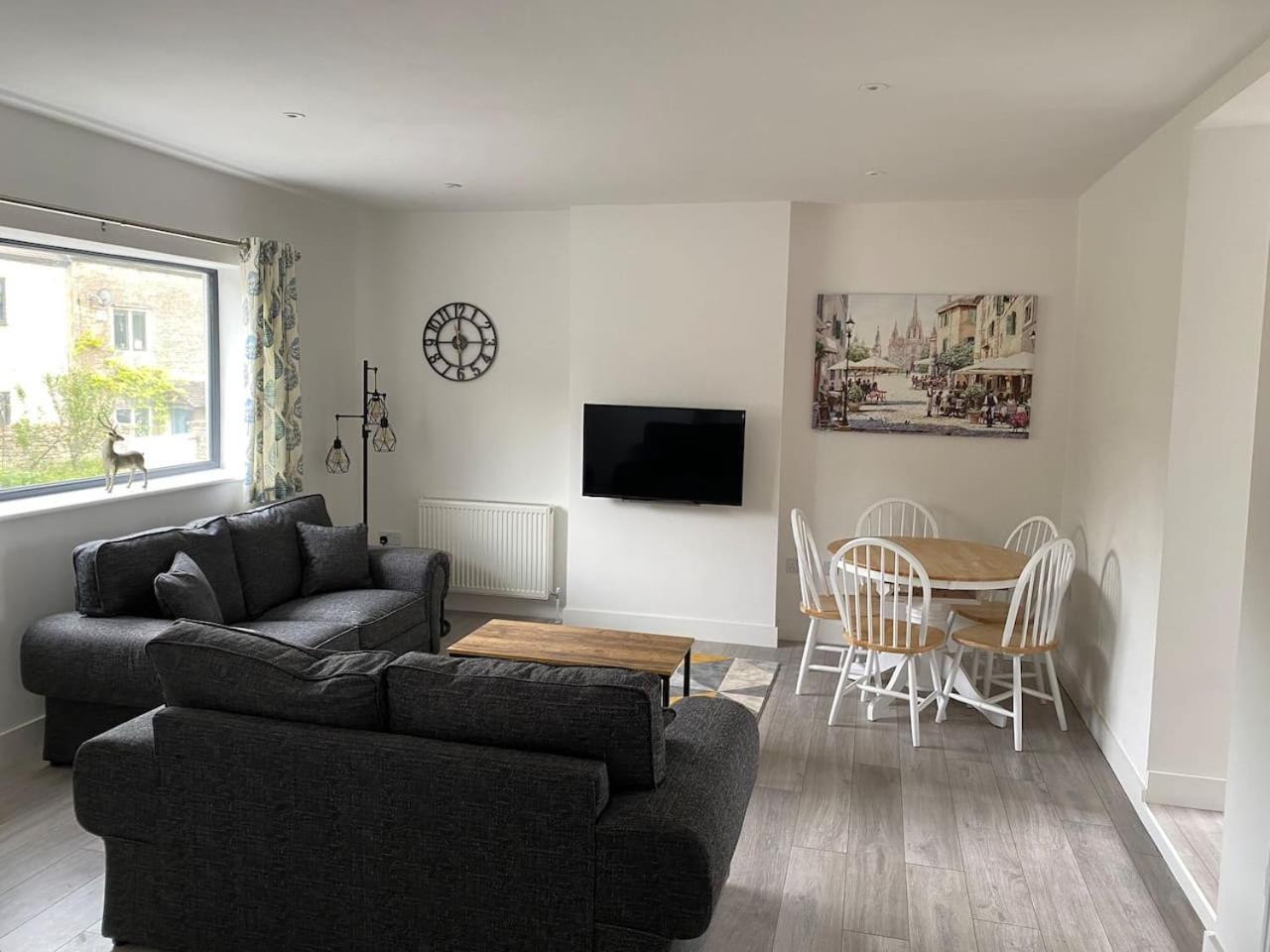 Three-Bedroom Apartment photo 1