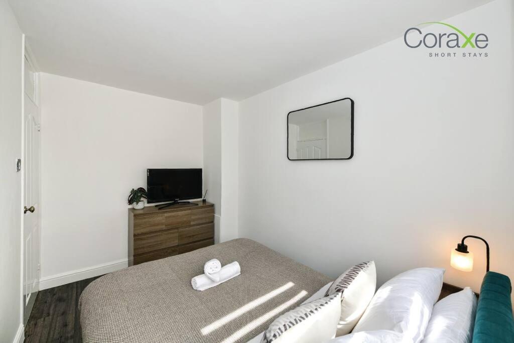 Three-Bedroom House photo 2
