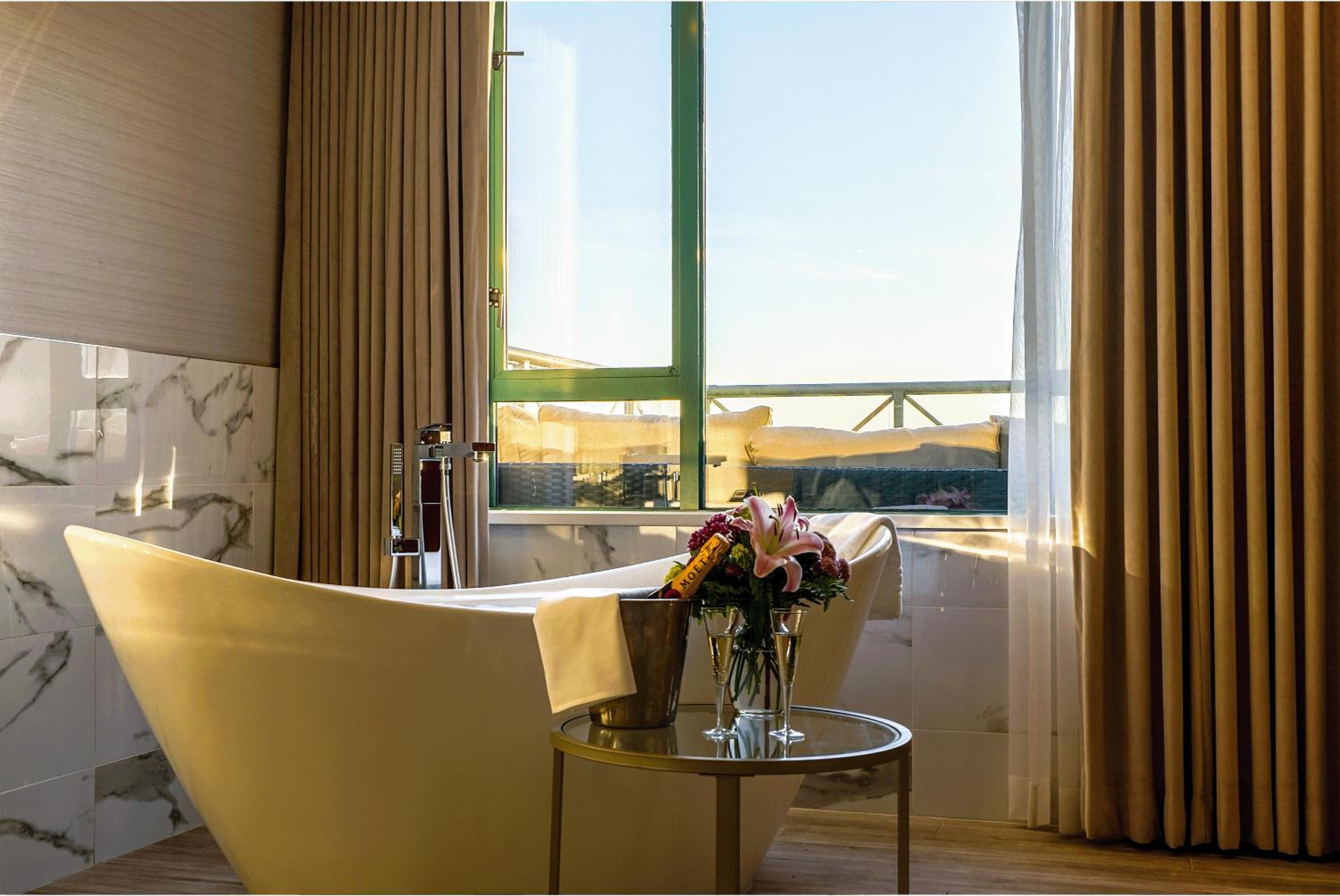 Penthouse Suite - Photo 8