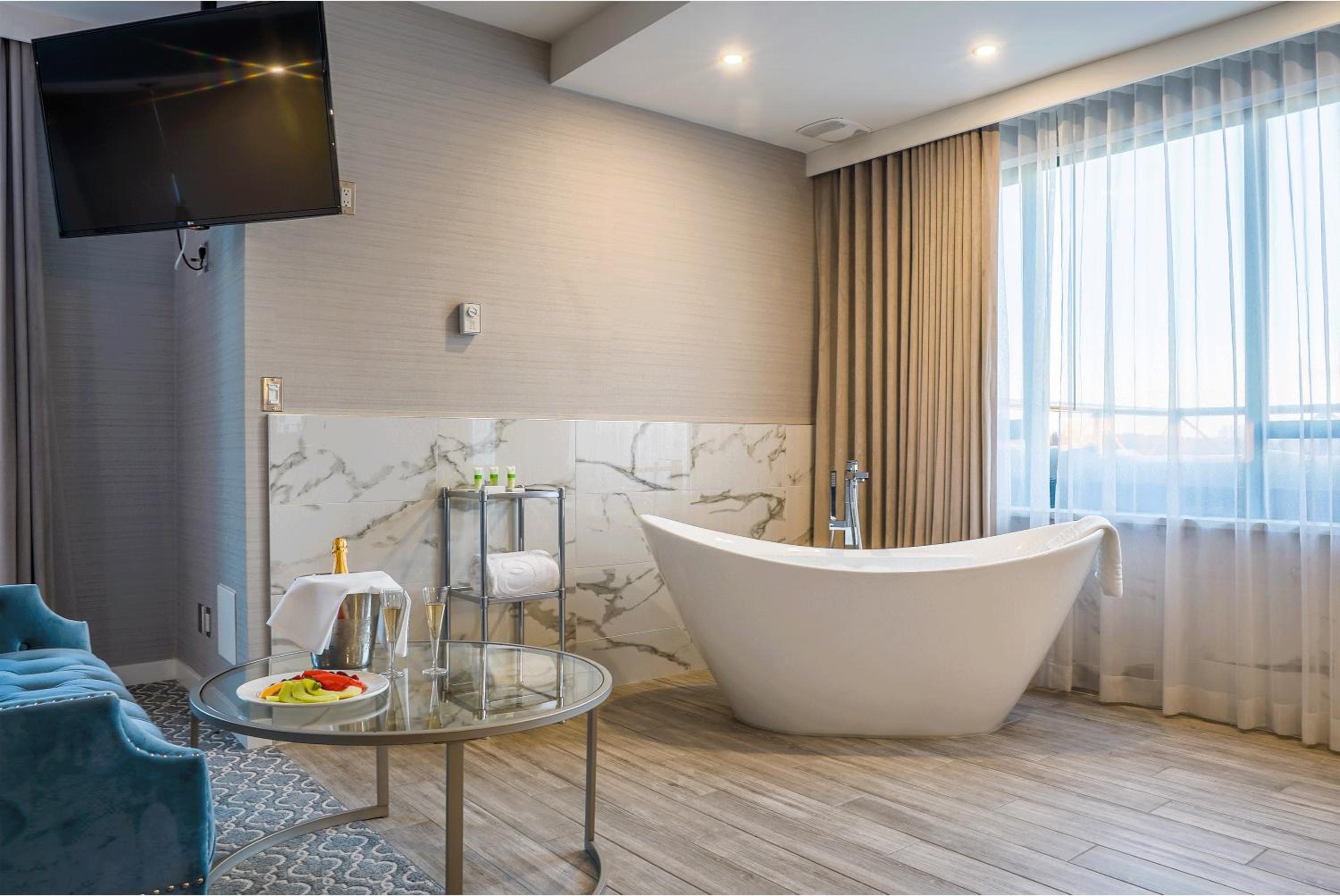 Penthouse Suite - Photo 10