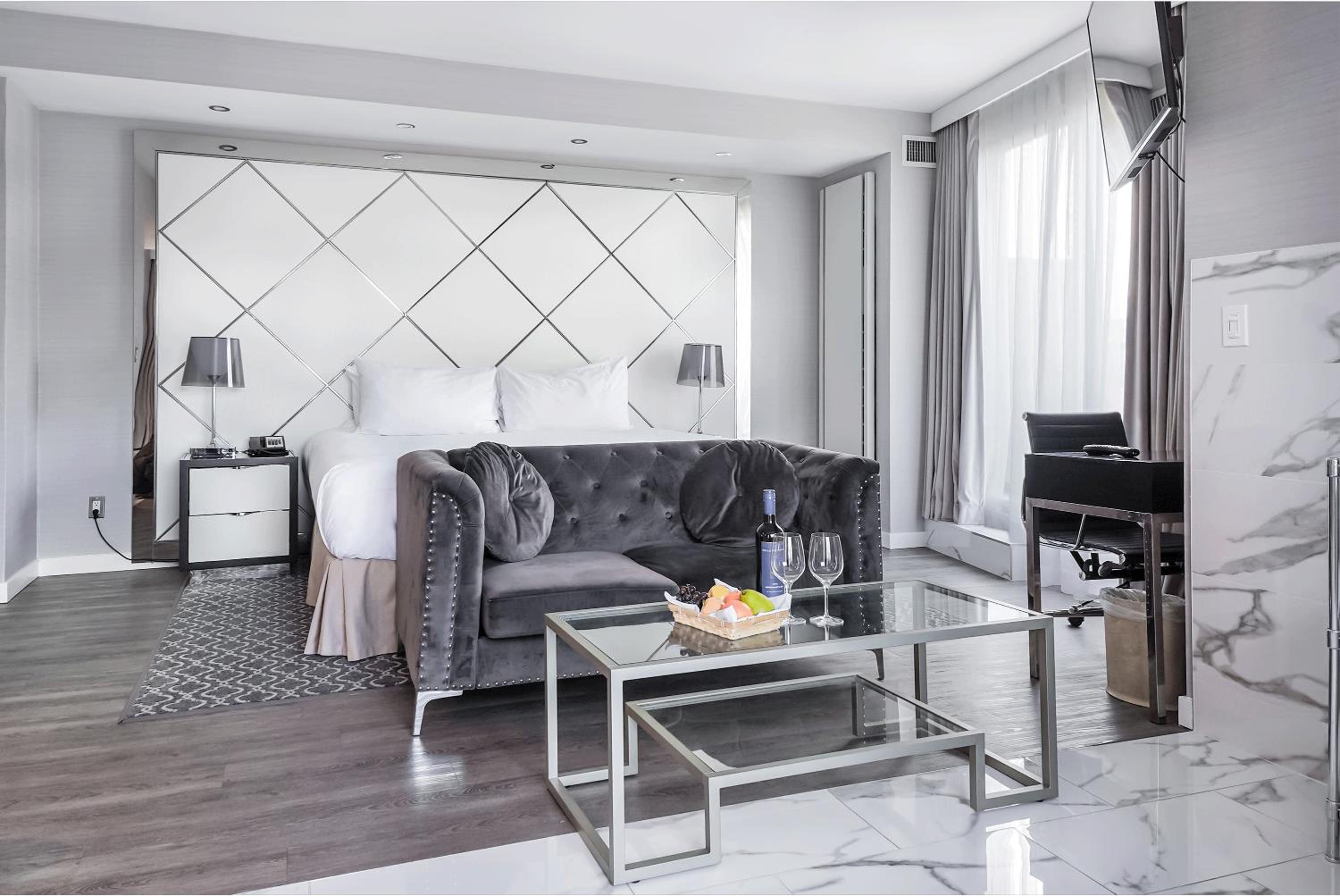 Penthouse Suite - Photo 1
