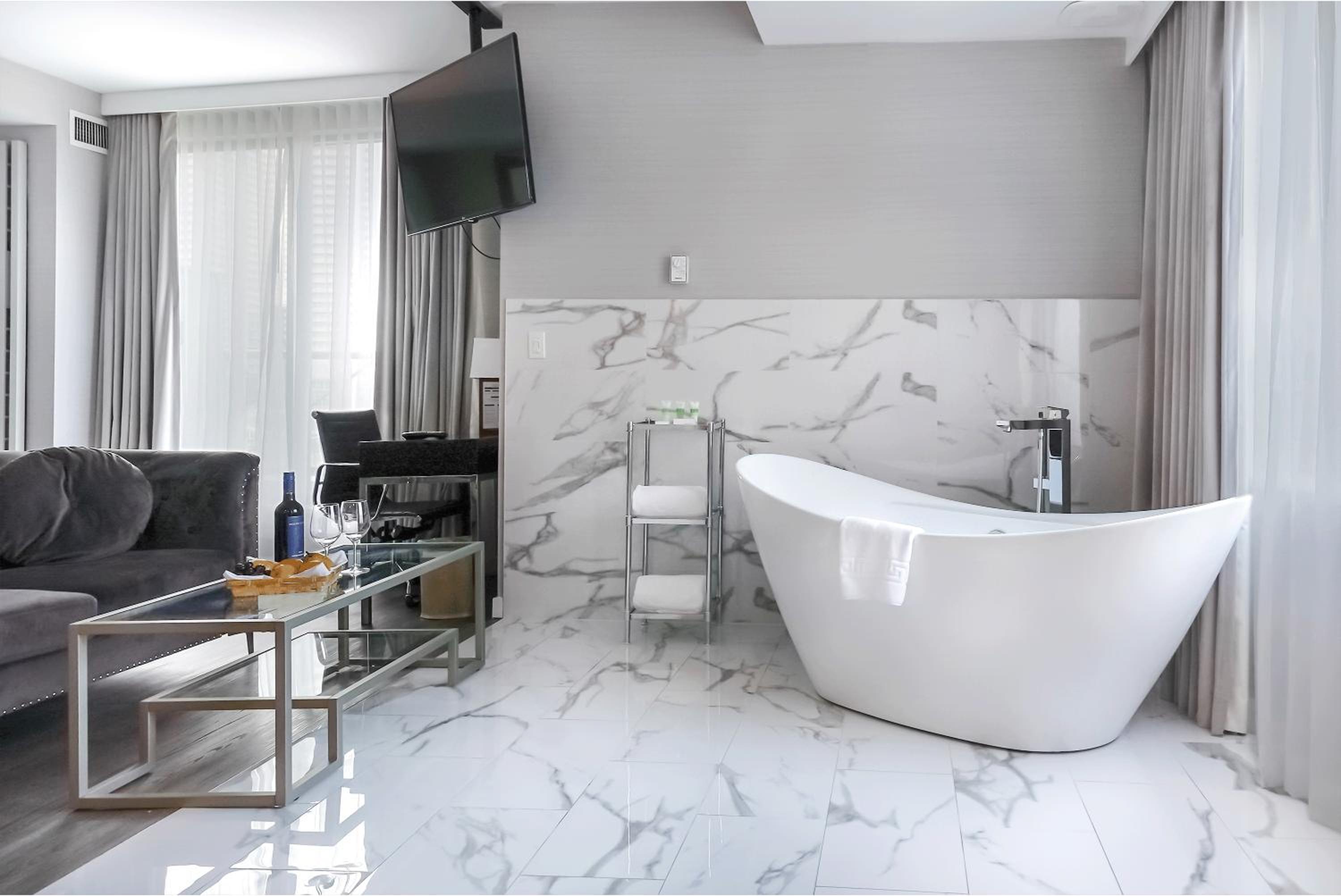 Penthouse Suite - Photo 9