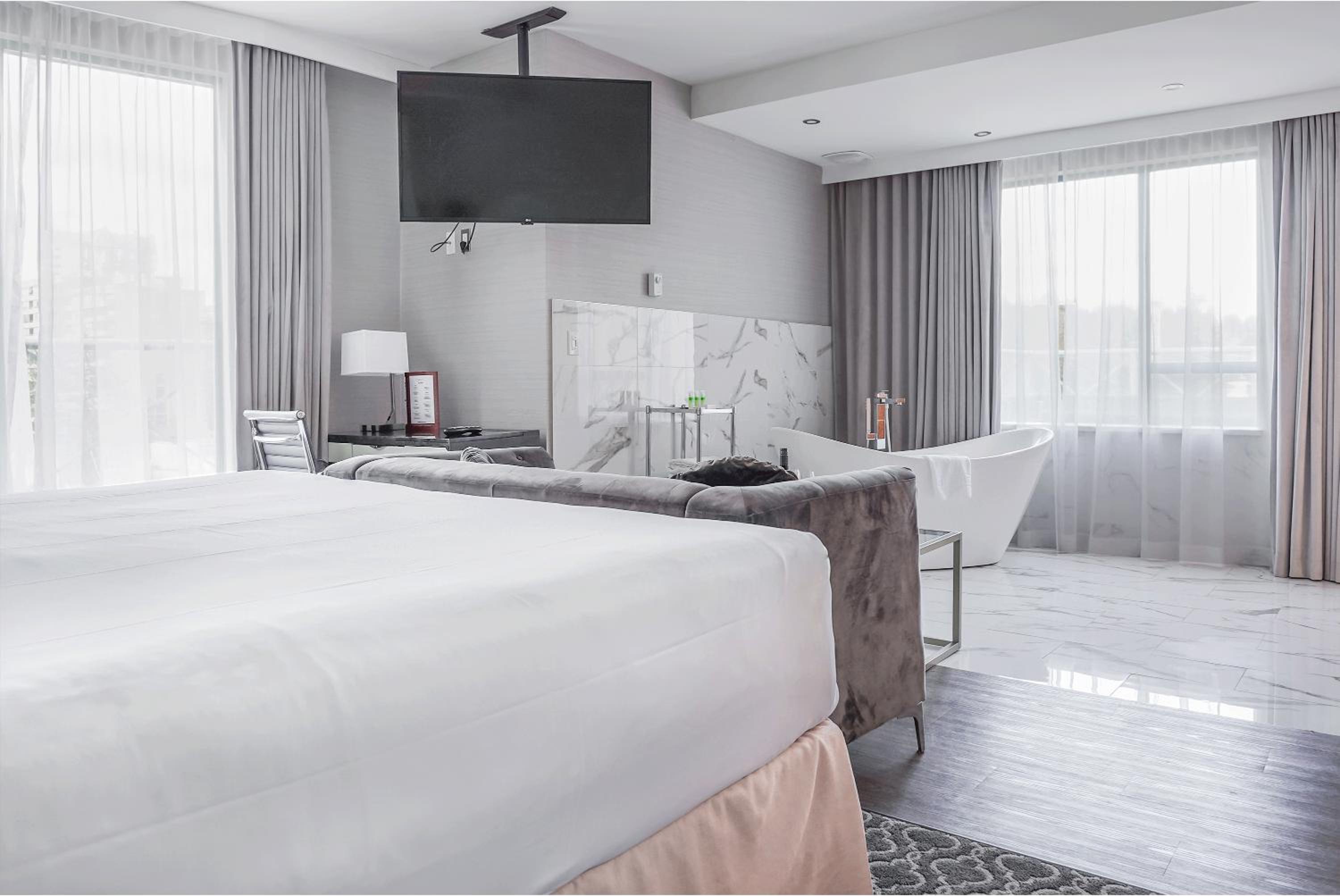 Penthouse Suite - Photo 5
