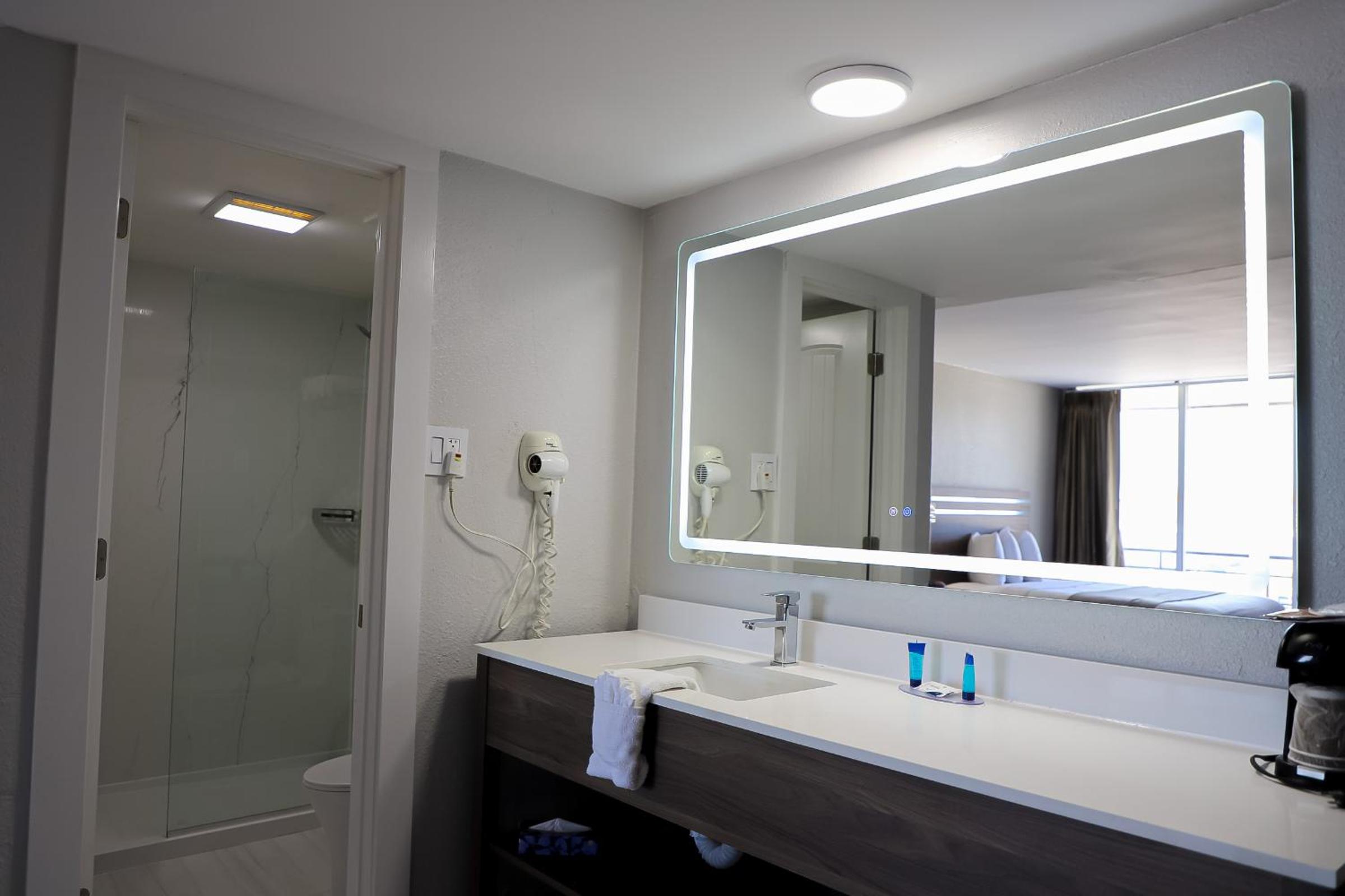 Deluxe Double Room with Shower photo 2