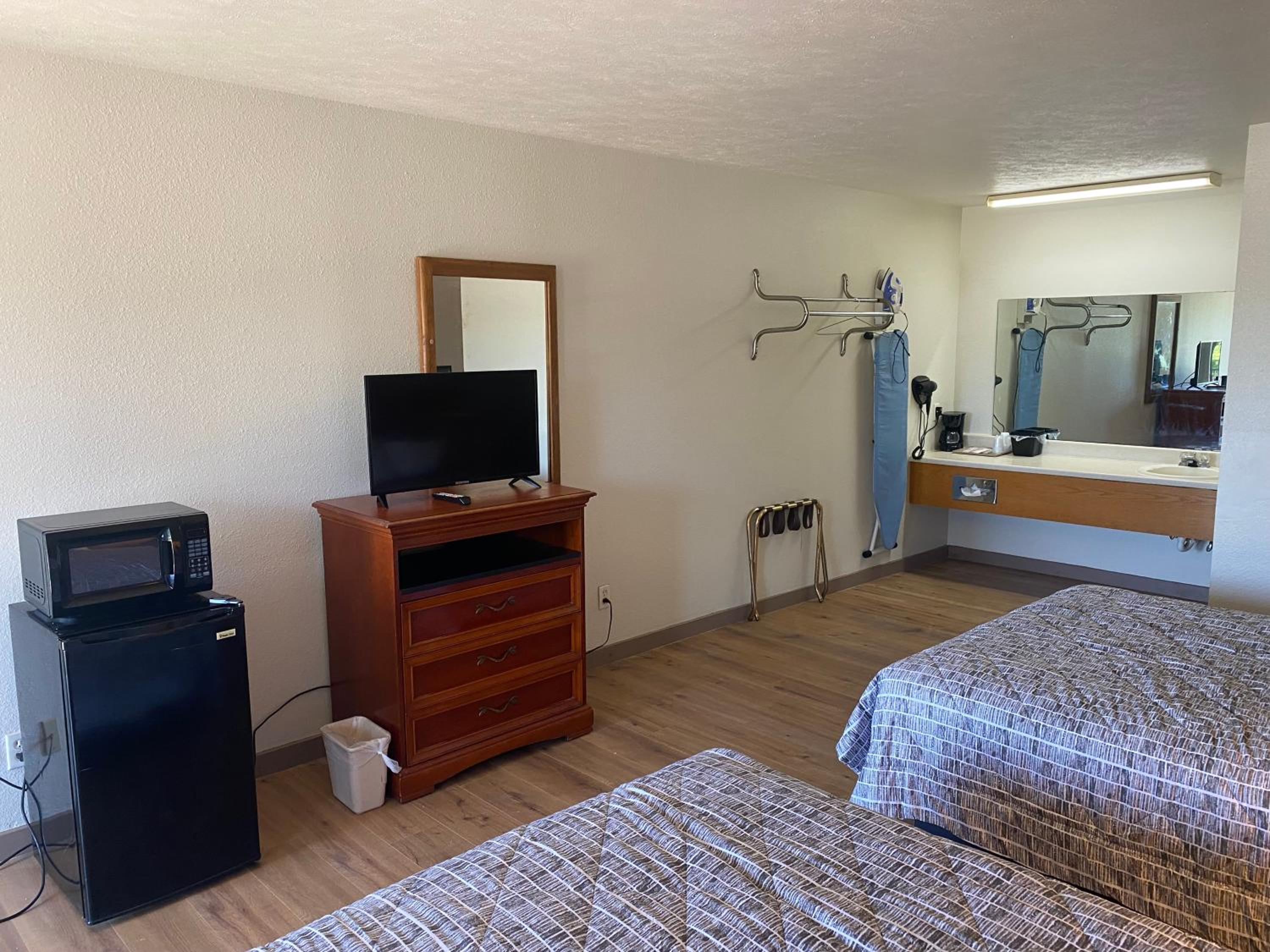 Standard Queen Room photo 3