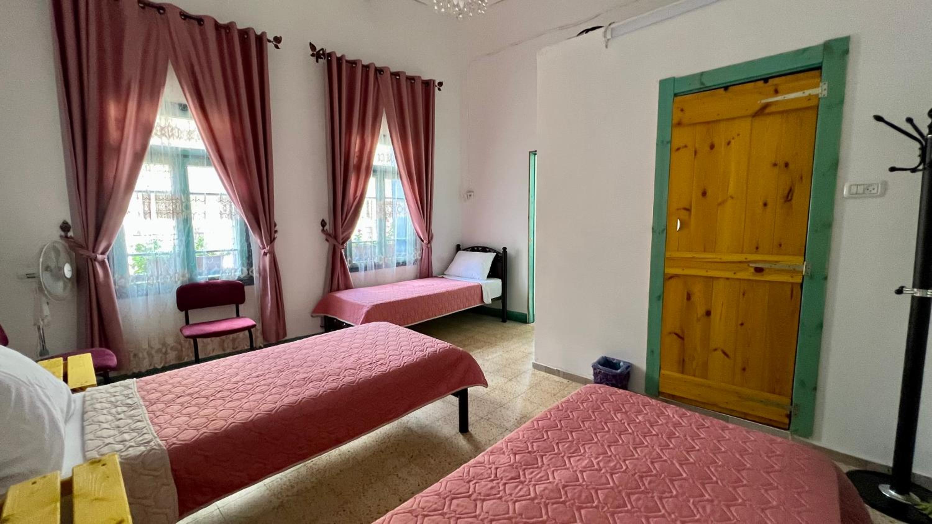 Triple Room with Bathroom - Photo 1