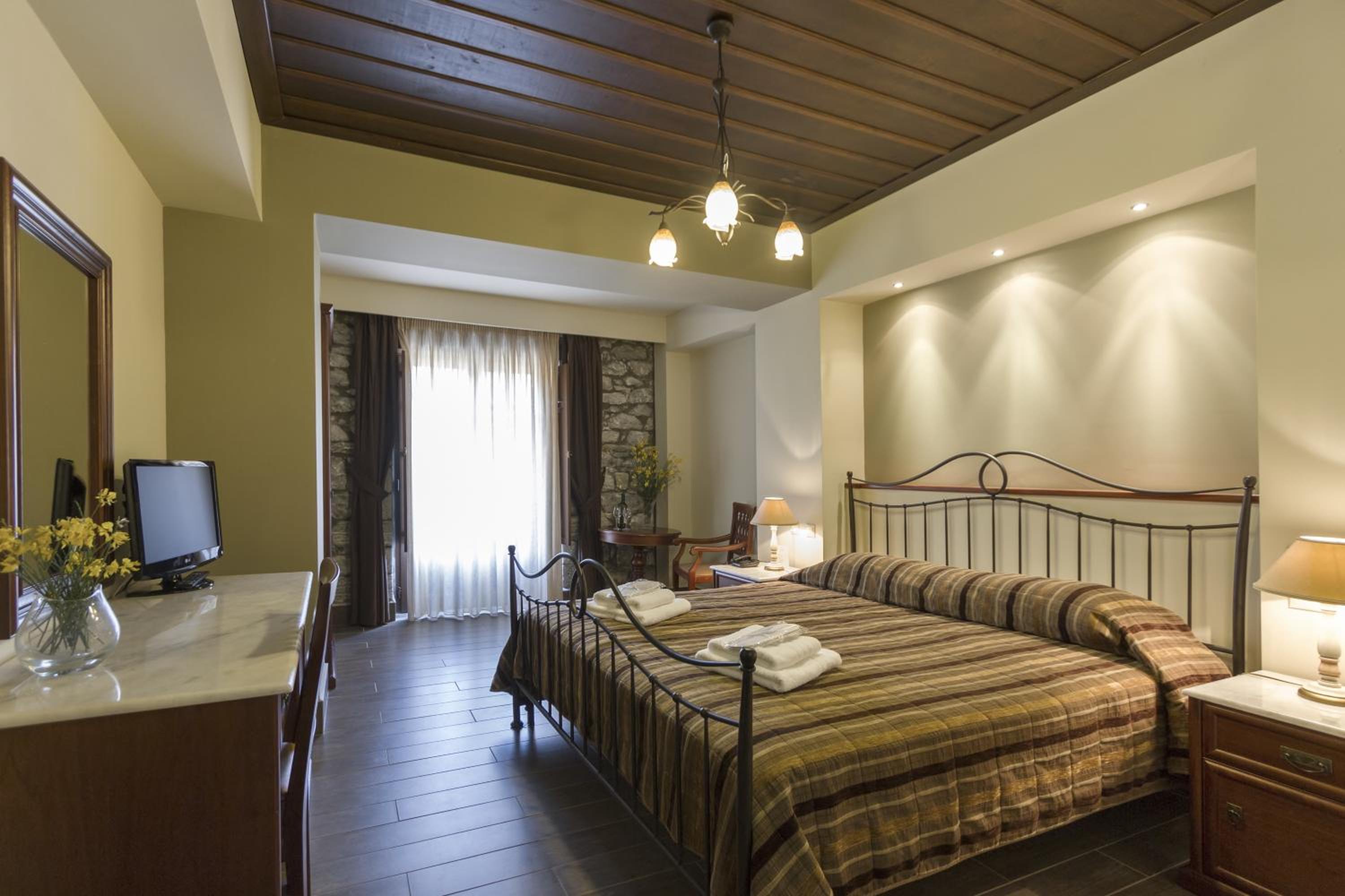 Classic Double Room with Side View