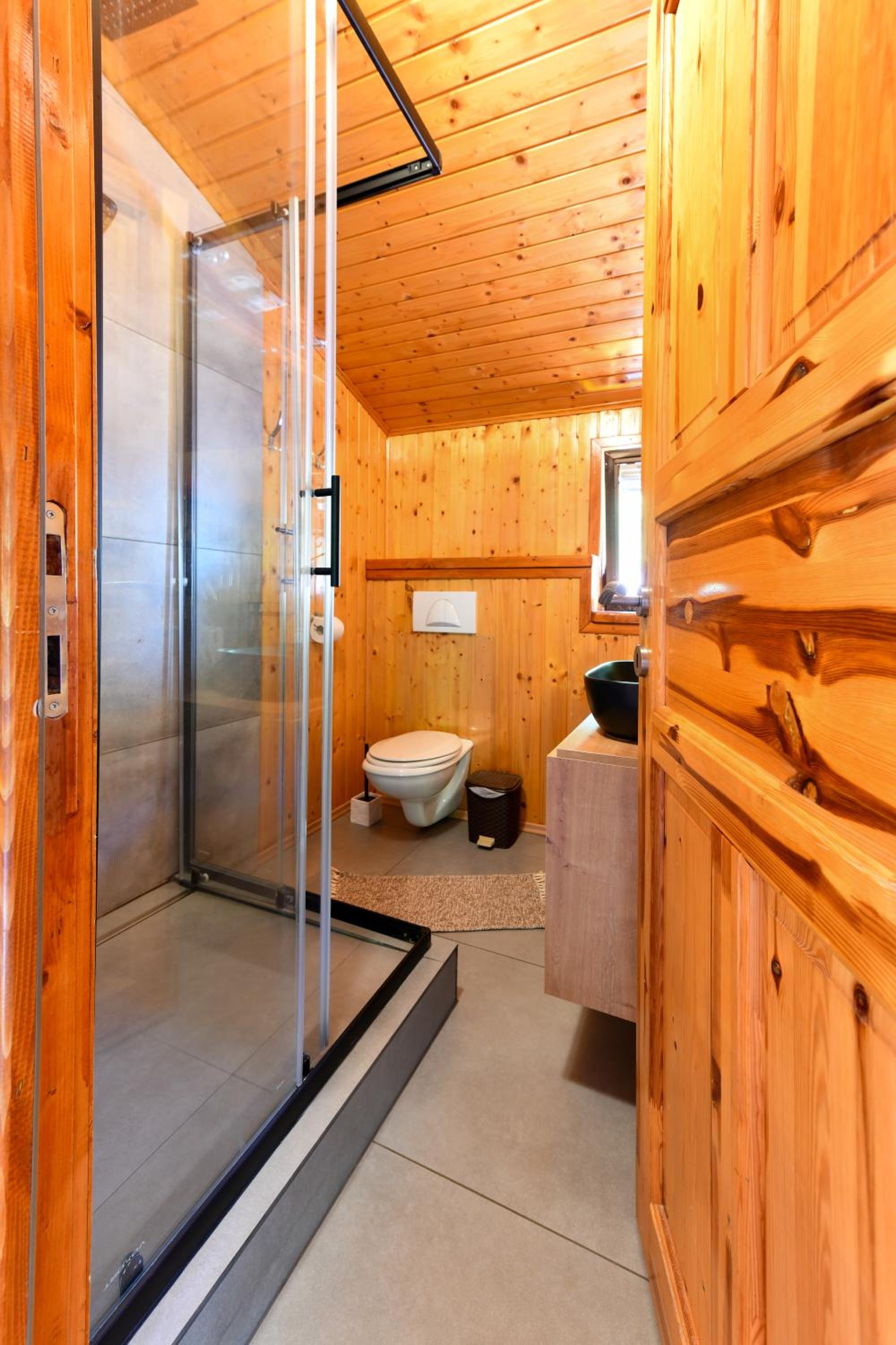 Studio with Balcony - Photo 4