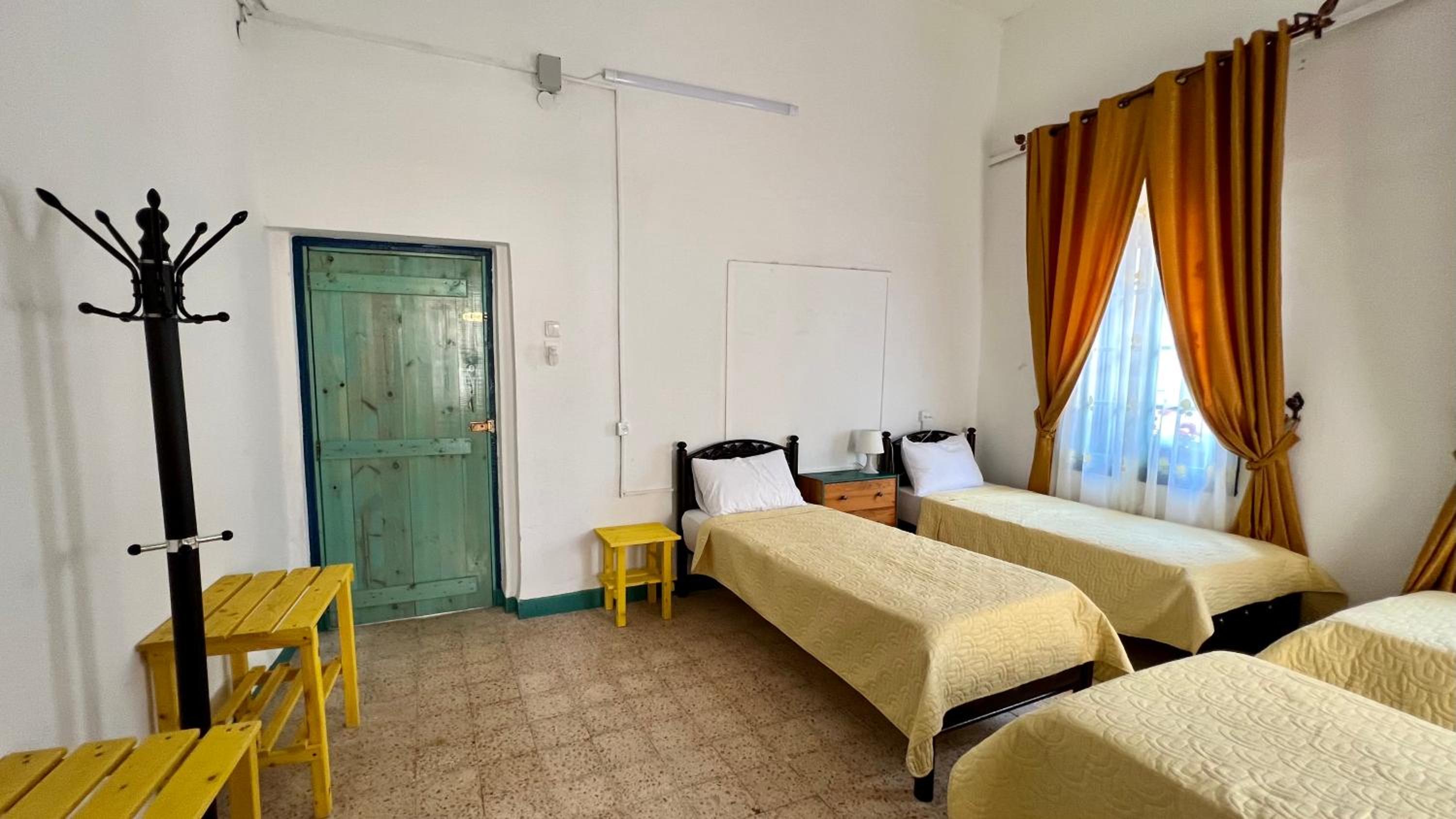 Quadruple Room with Bathroom - Photo 1