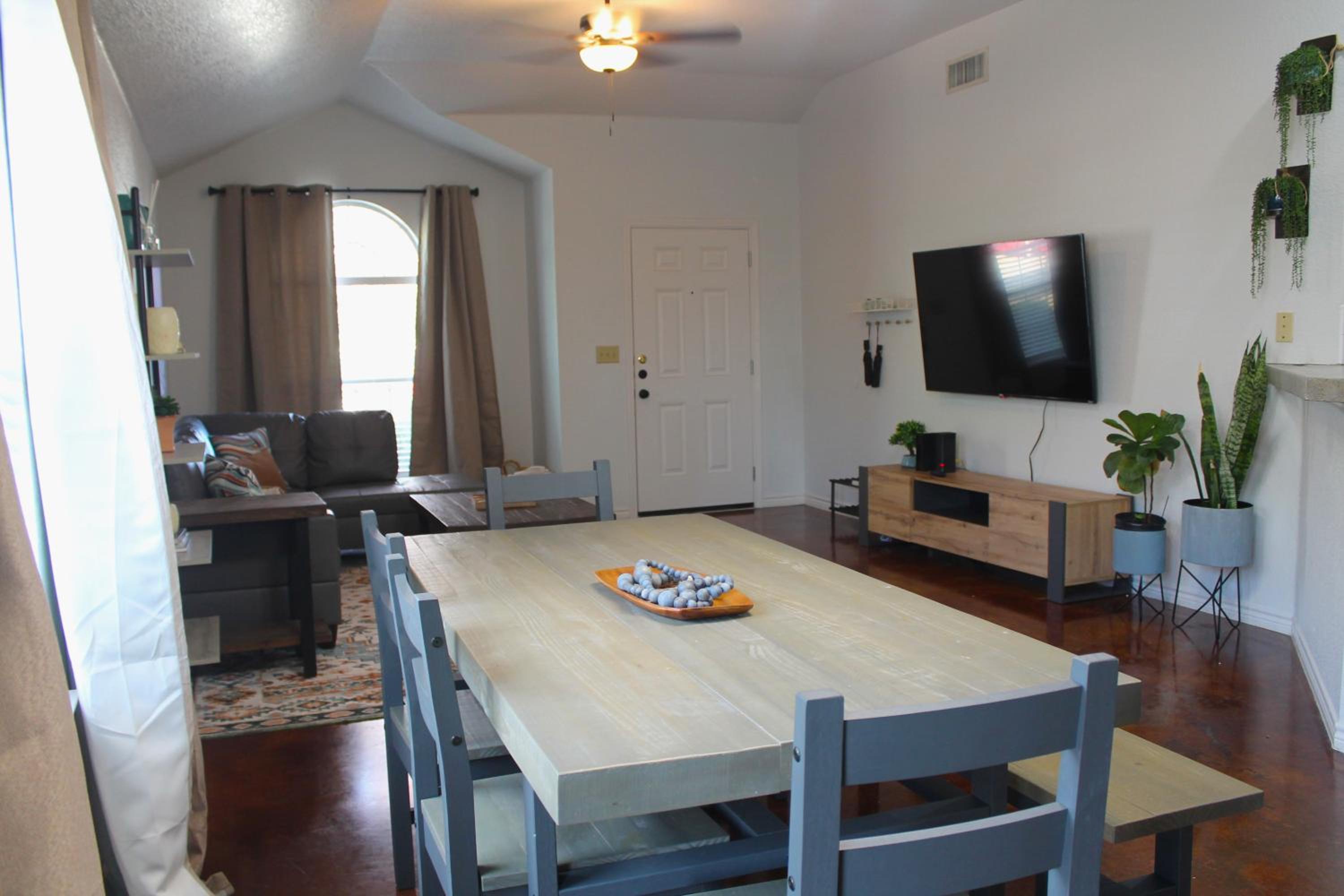 Three-Bedroom Apartment photo 3