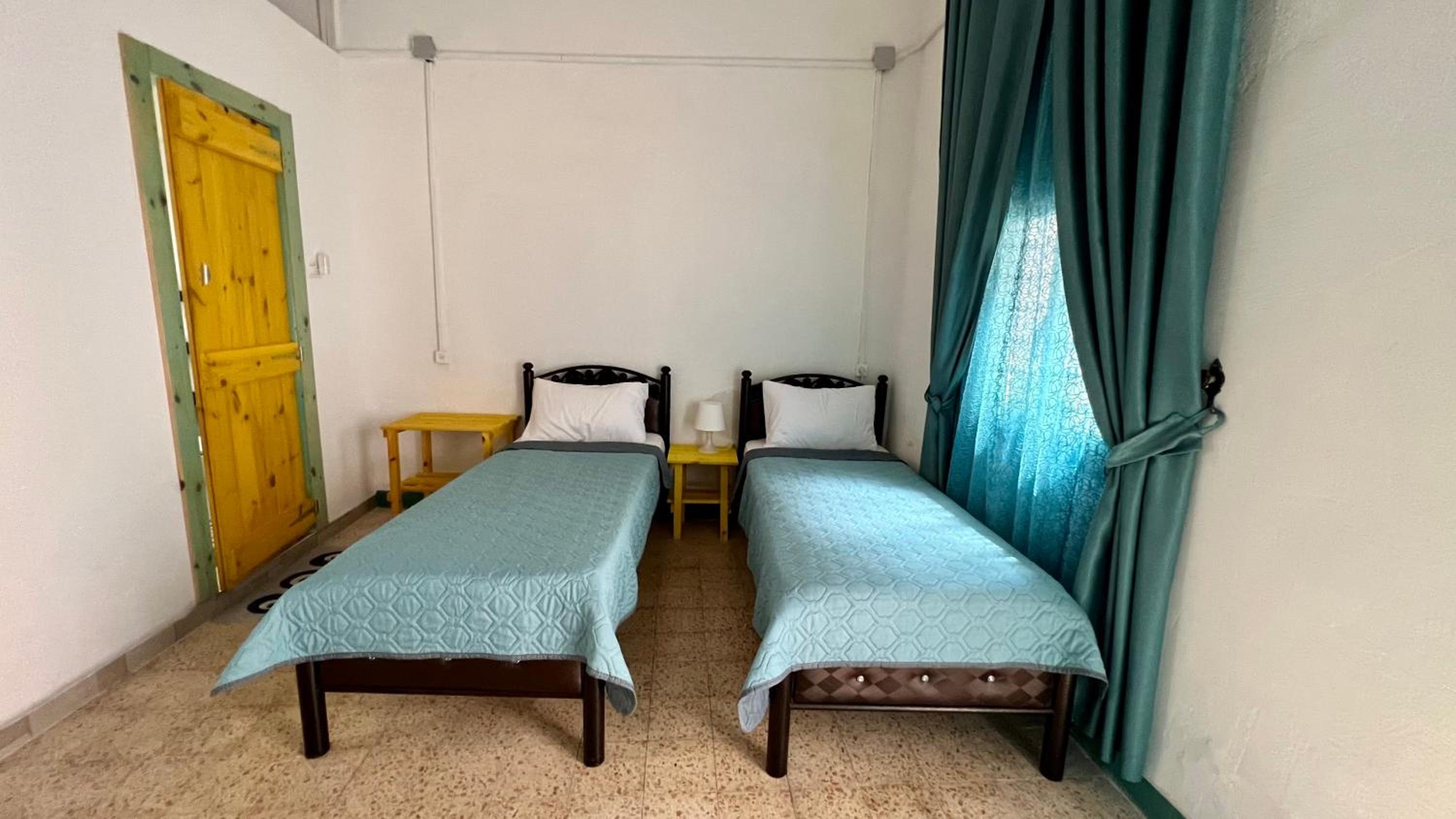 Twin Room with Private Bathroom - Photo 3
