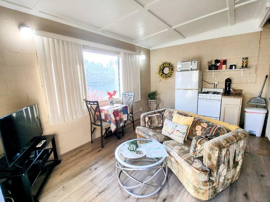 One-Bedroom House photo 1