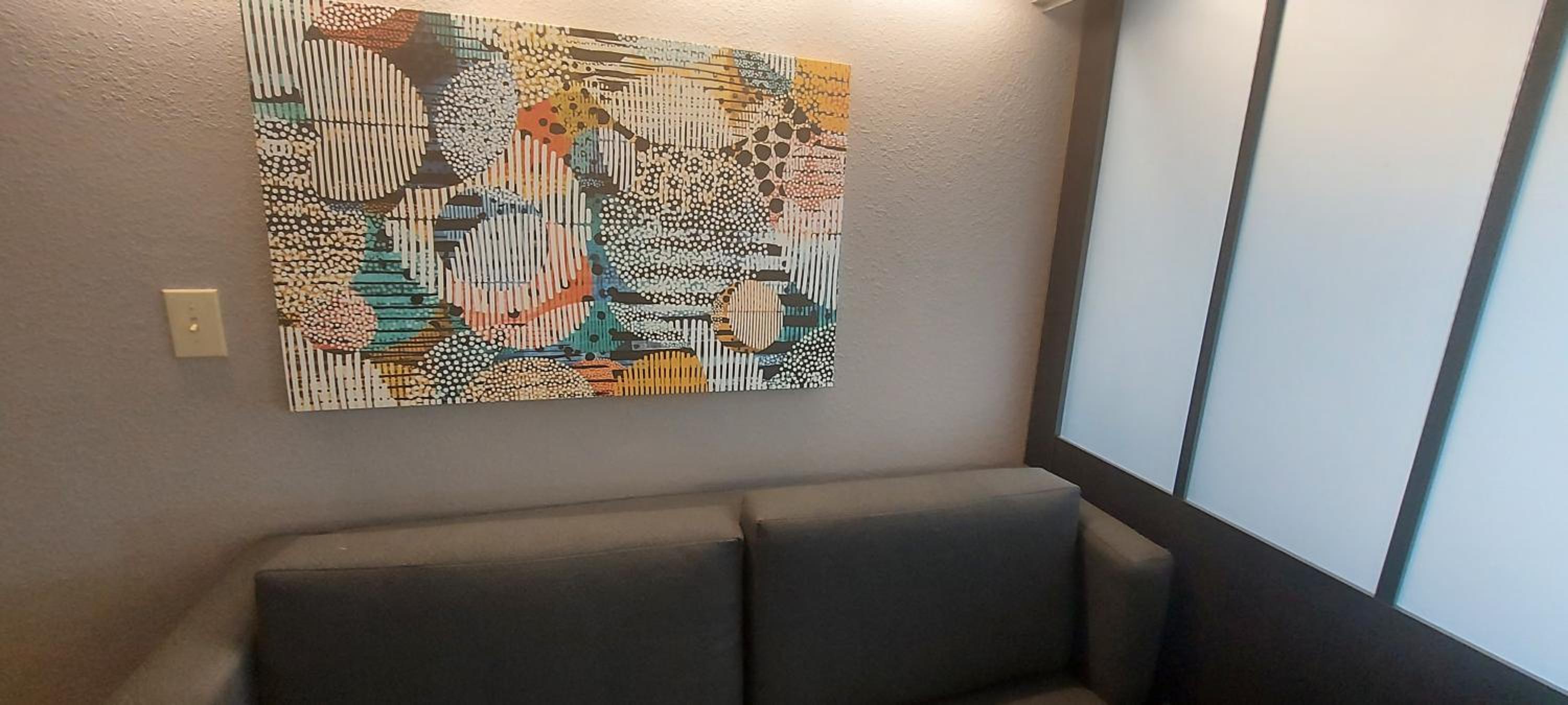 Queen Studio Suite - Non-Smoking - Photo 6