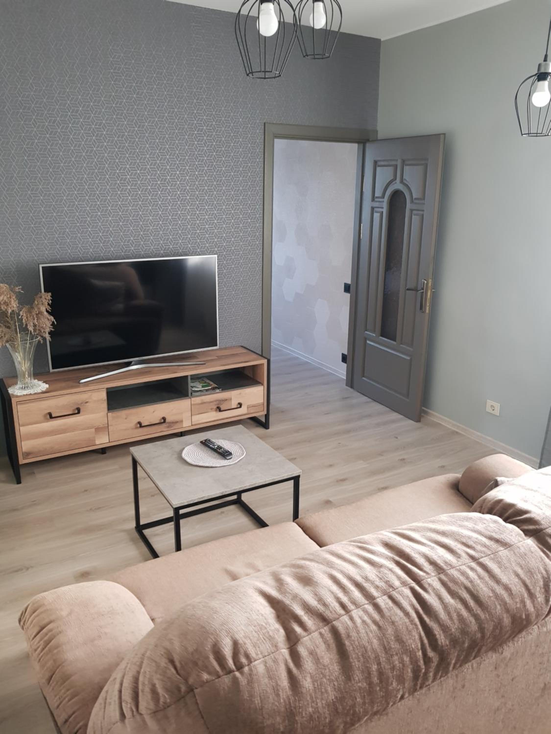 One-Bedroom Apartment photo 1