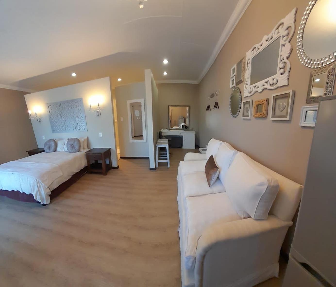 Double Room with Private Bathroom photo 1