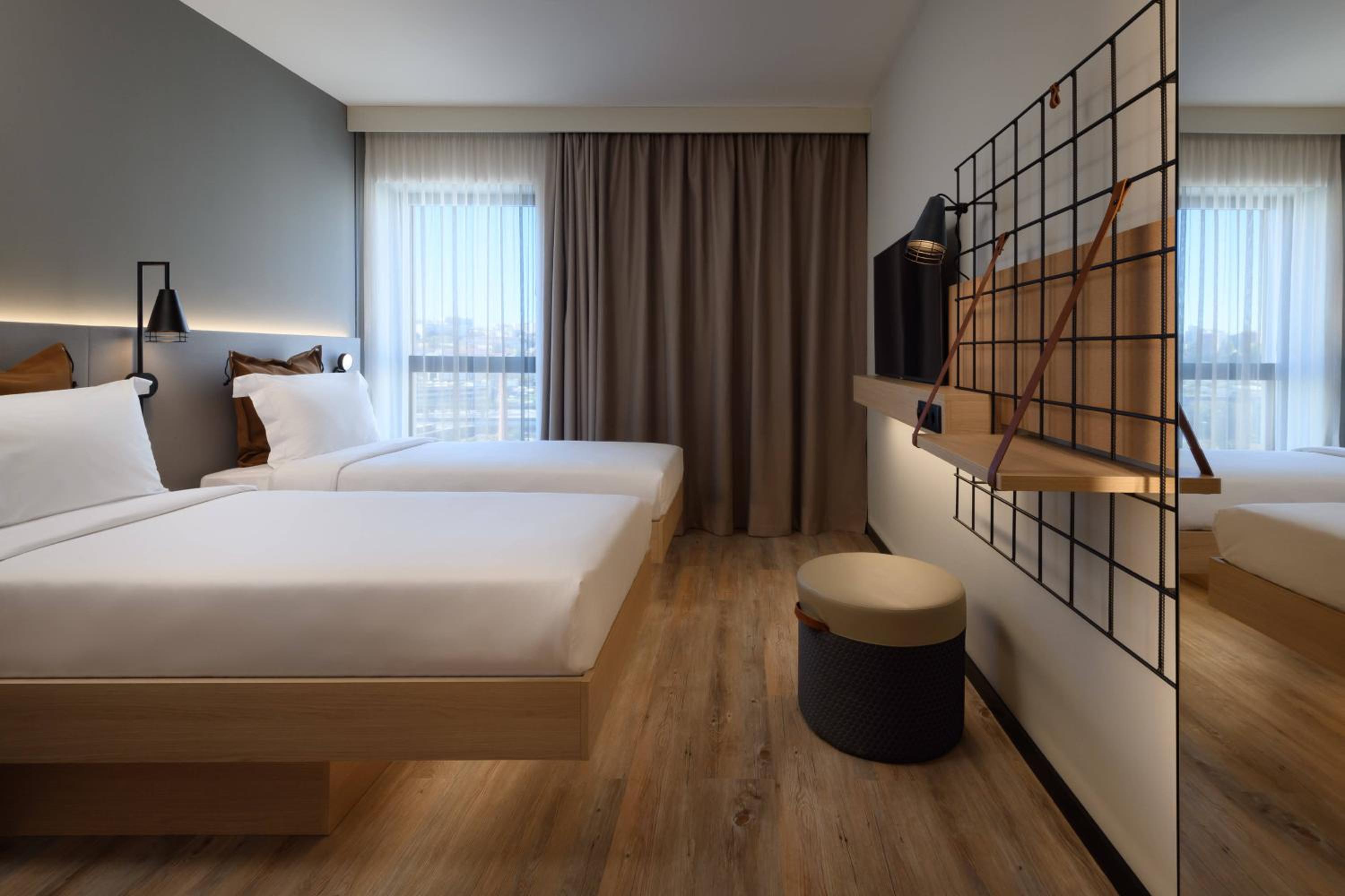 Twin Room with City View - Photo 1