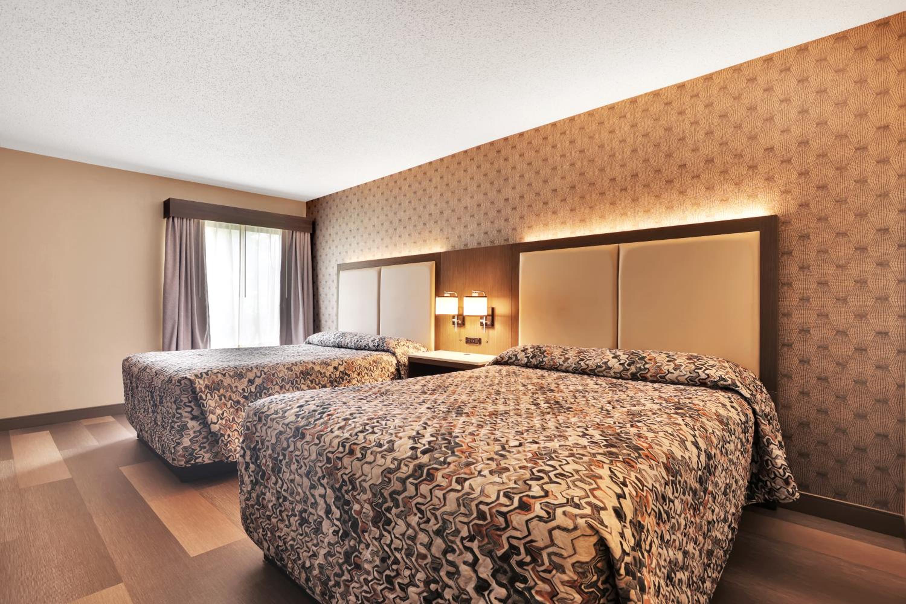 Standard Room with Two Queen Beds - Photo 1
