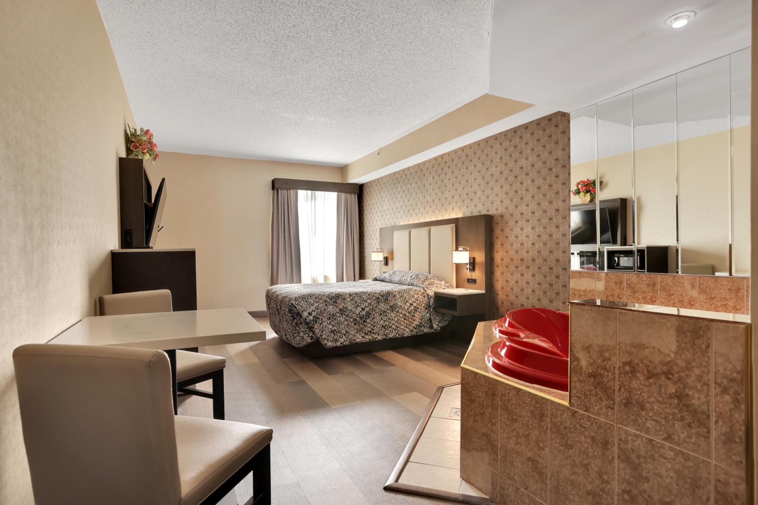 Queen Room with Spa Bath - Photo 4