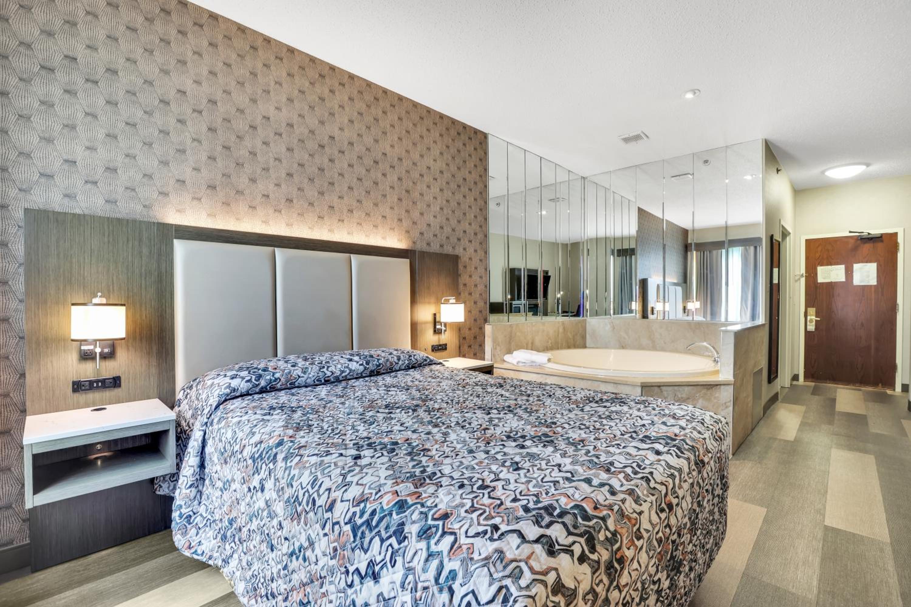 Queen Room with Spa Bath - Photo 2
