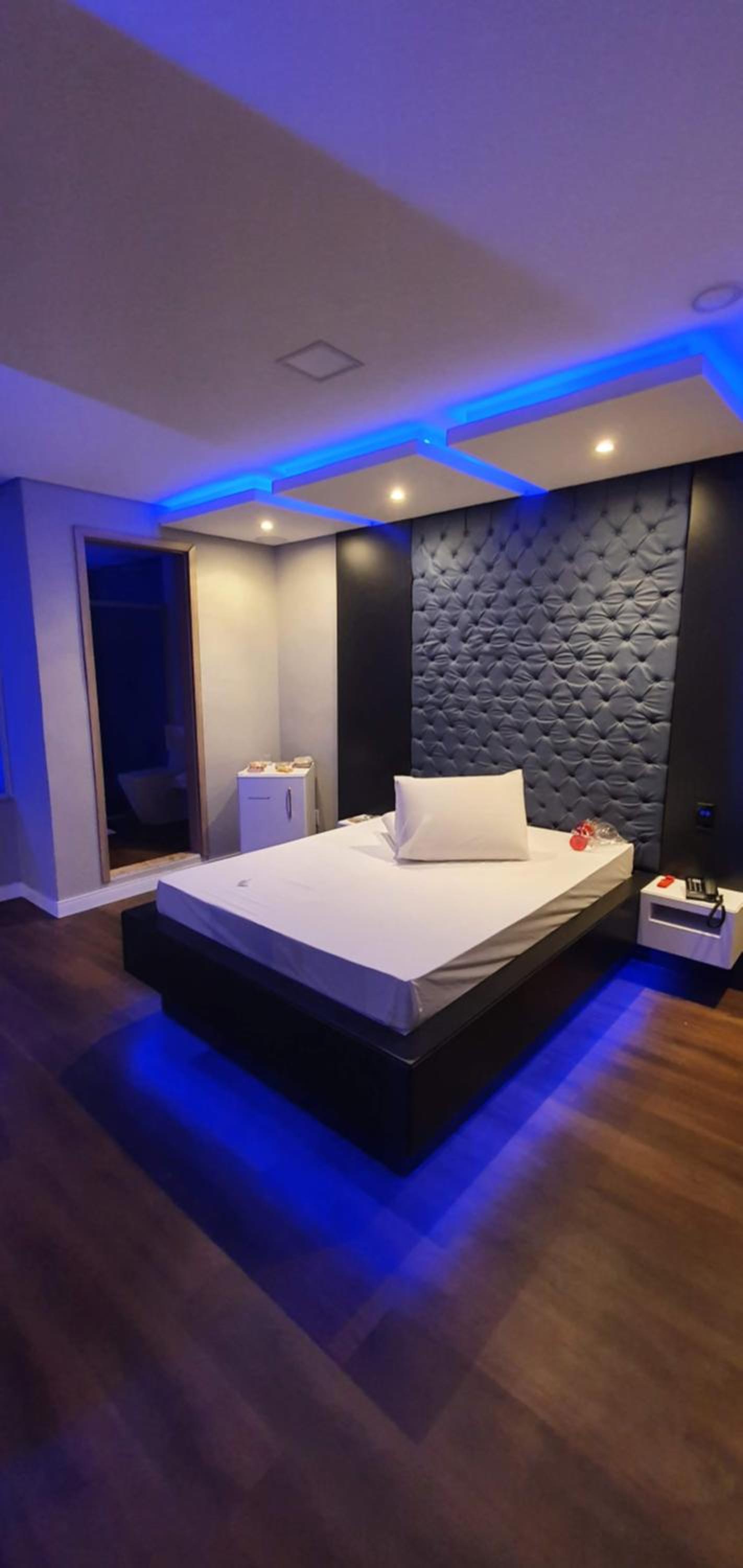 Deluxe Suite with Spa Bath - Photo 50