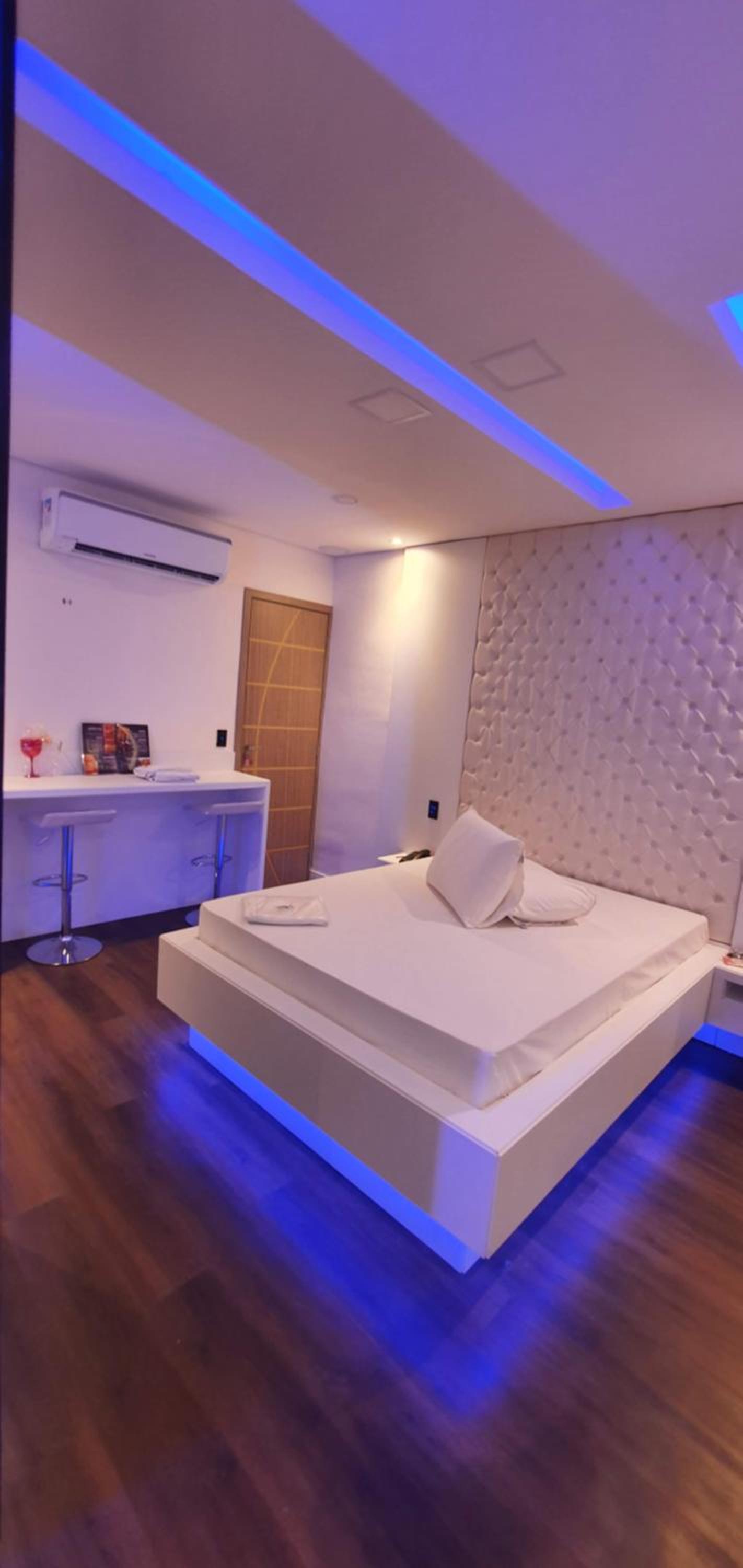 Deluxe Suite with Spa Bath - Photo 48