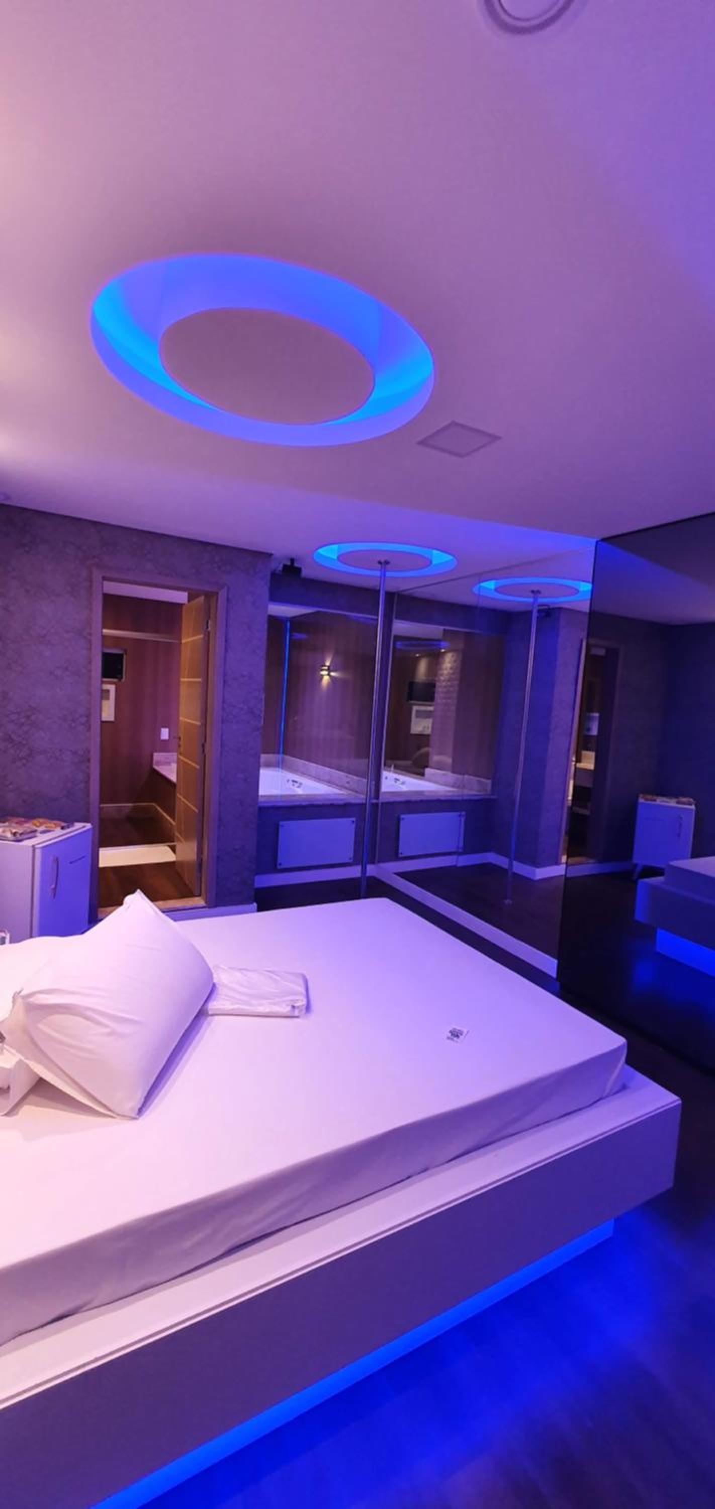 Deluxe Suite with Spa Bath - Photo 49