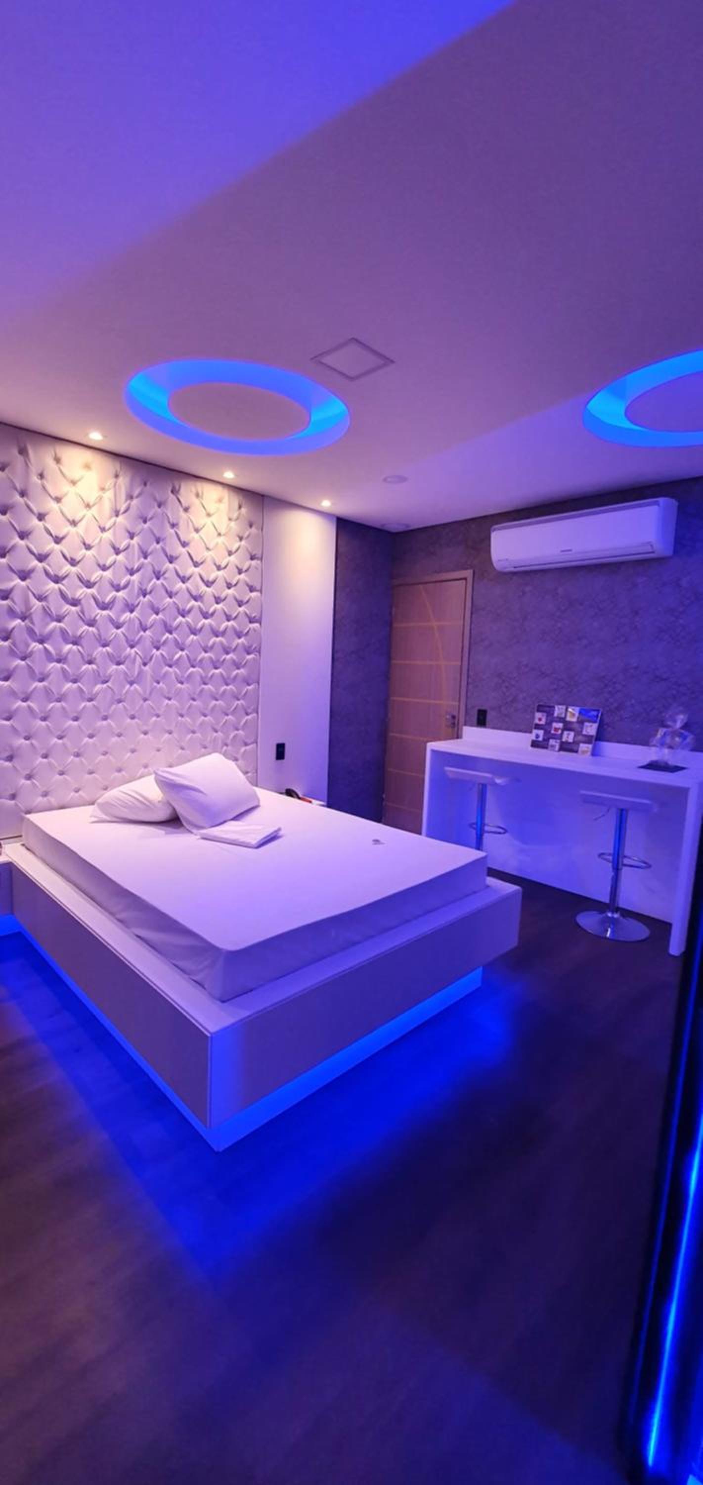 Deluxe Suite with Spa Bath - Photo 44